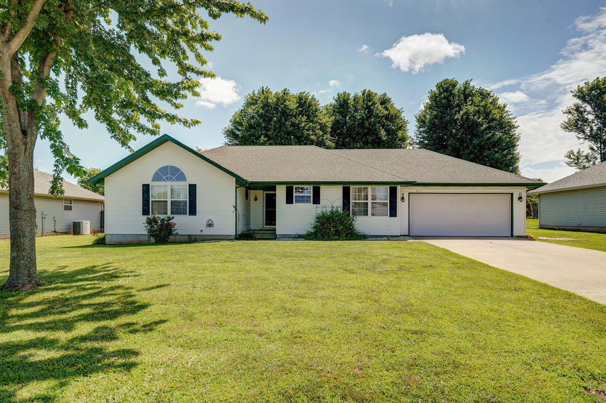 204 Arrowhead Road Property Photo 1