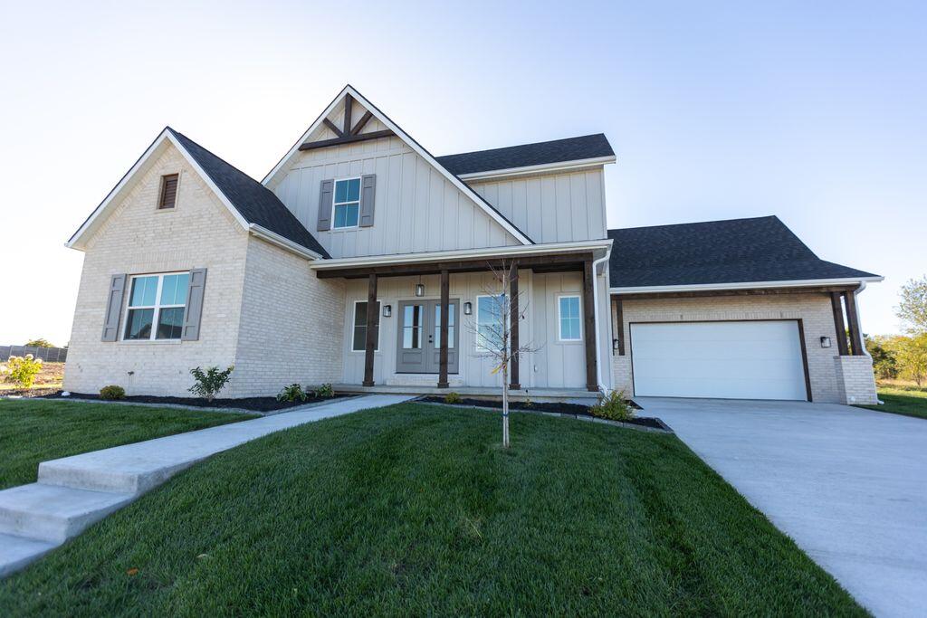 1319 East Valley Trail Drive Property Photo 2