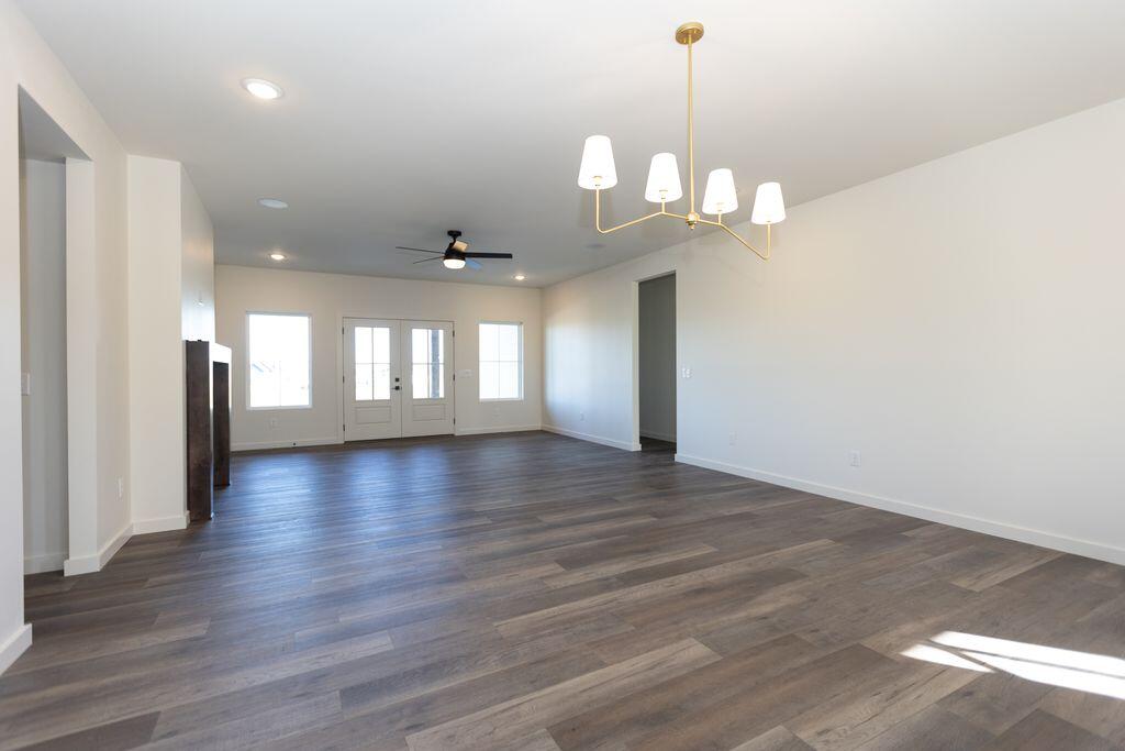 1319 East Valley Trail Drive Property Photo 4