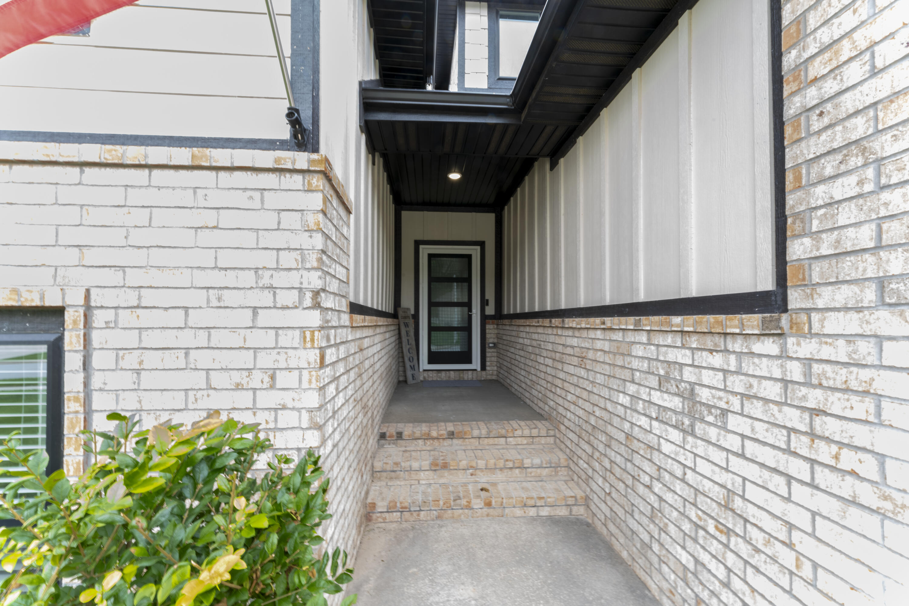 2101 North Affirmed Avenue Property Photo 5