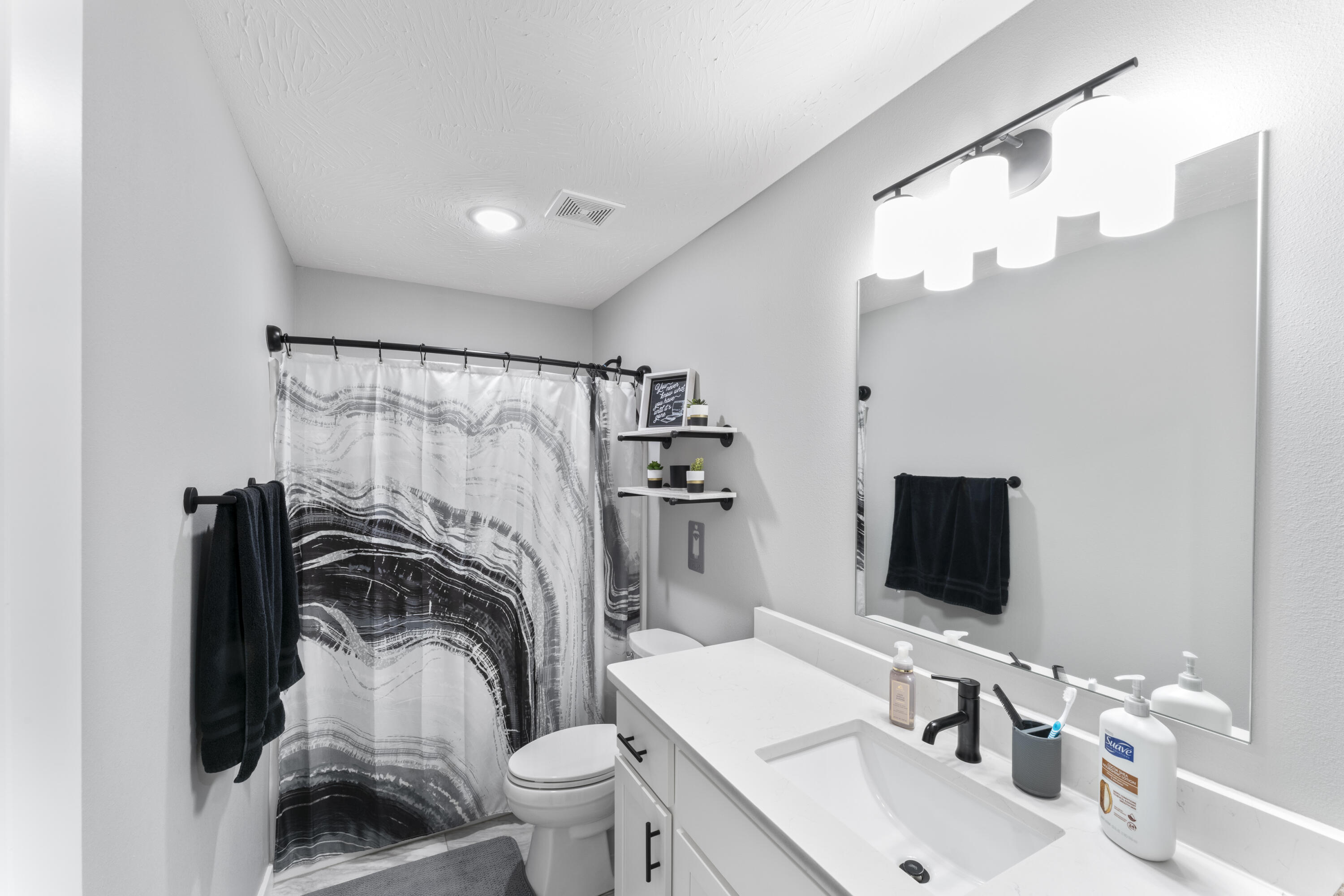 2101 North Affirmed Avenue Property Photo 25