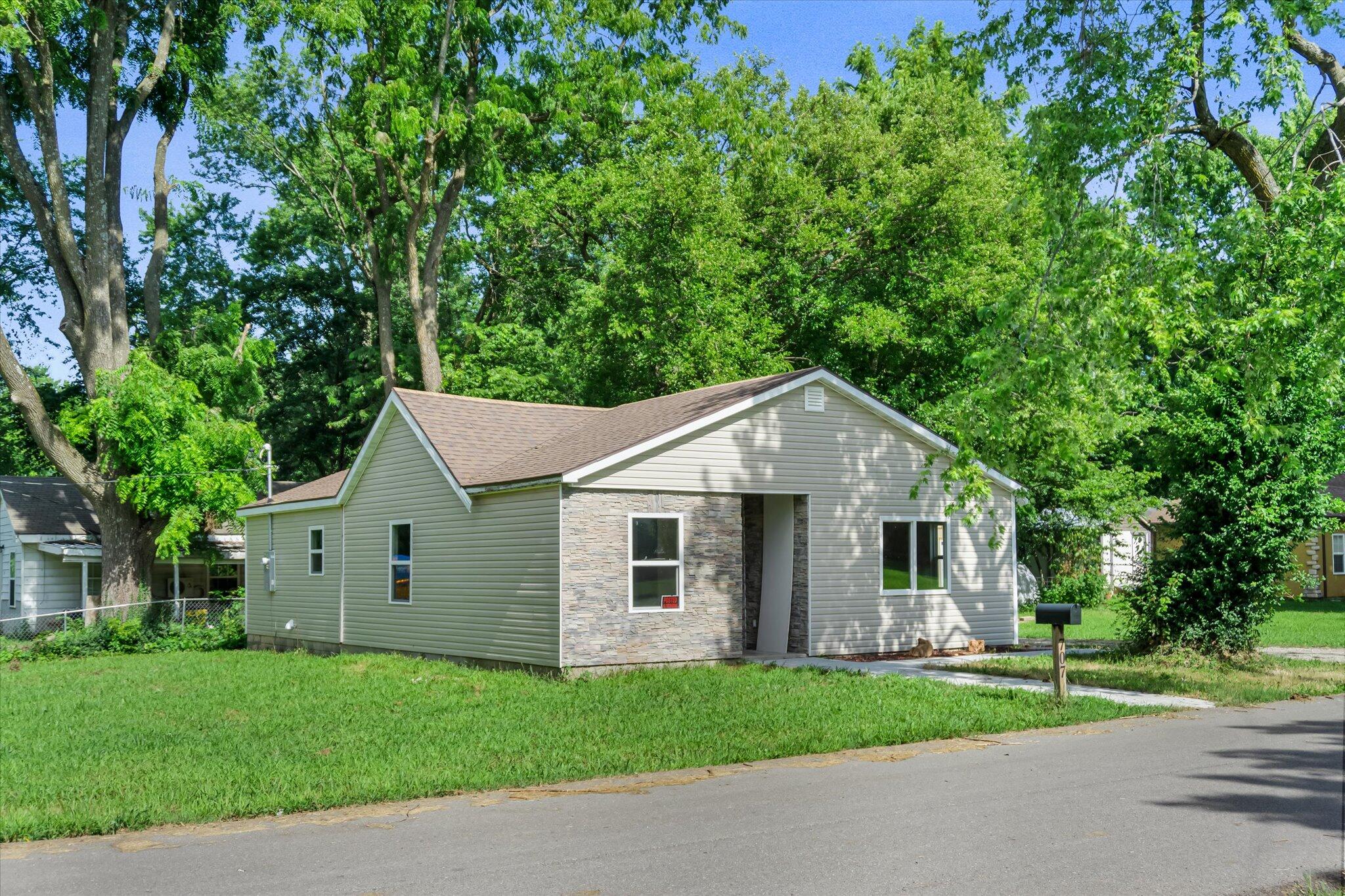 707 North College Avenue