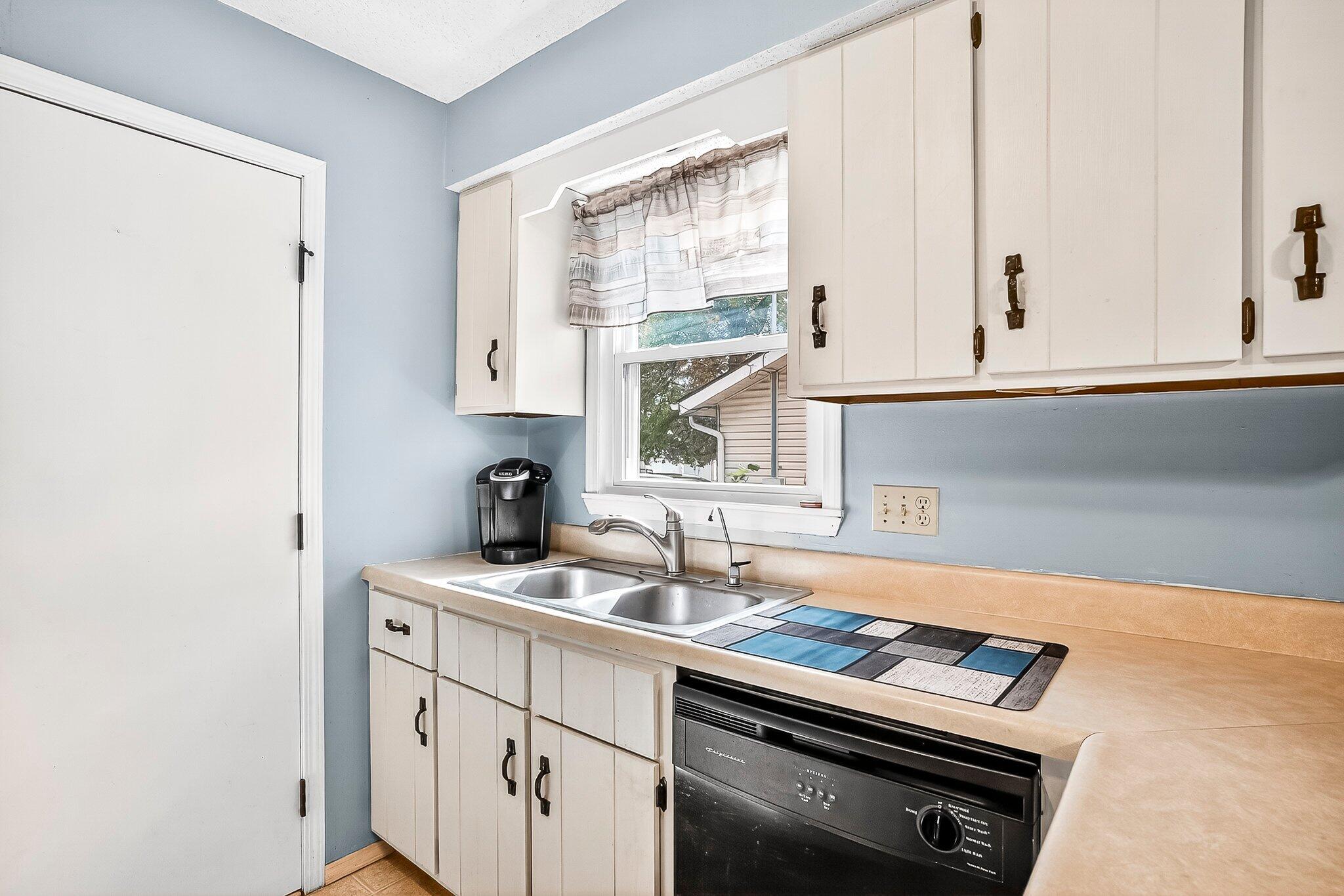 3849 South Leawood Avenue Property Photo 9