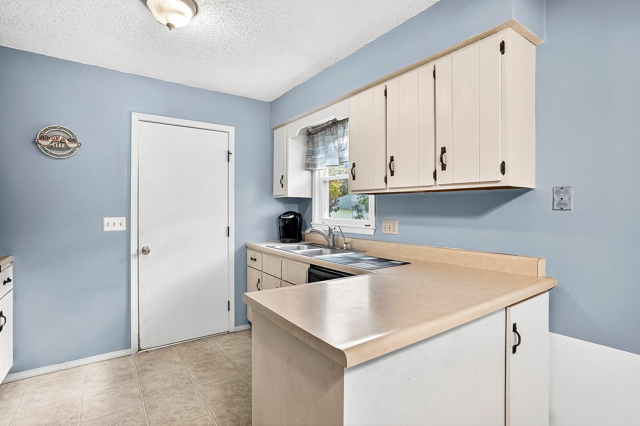 3849 South Leawood Avenue Property Photo 10