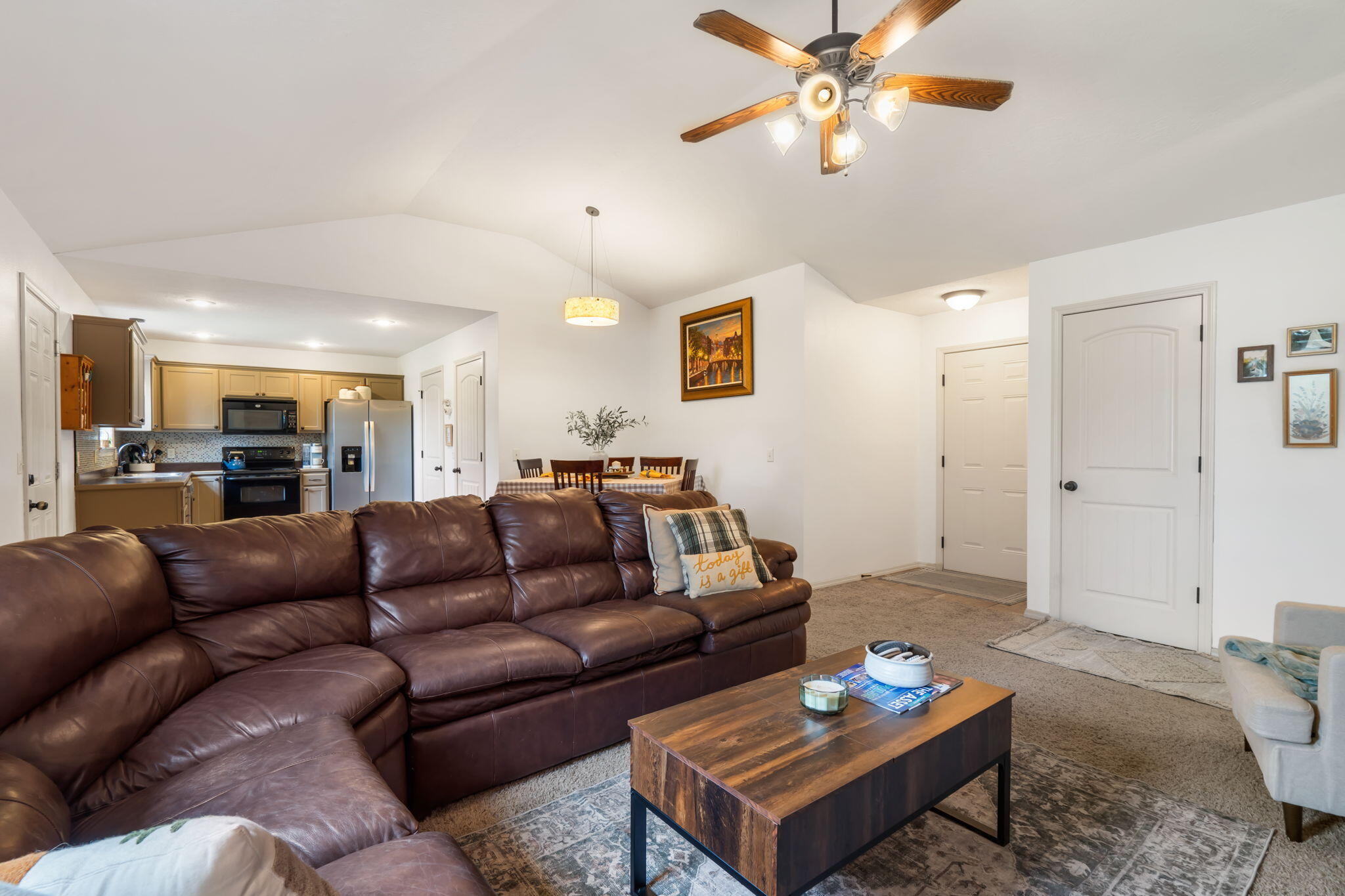1300 West Robin Street Property Photo 5