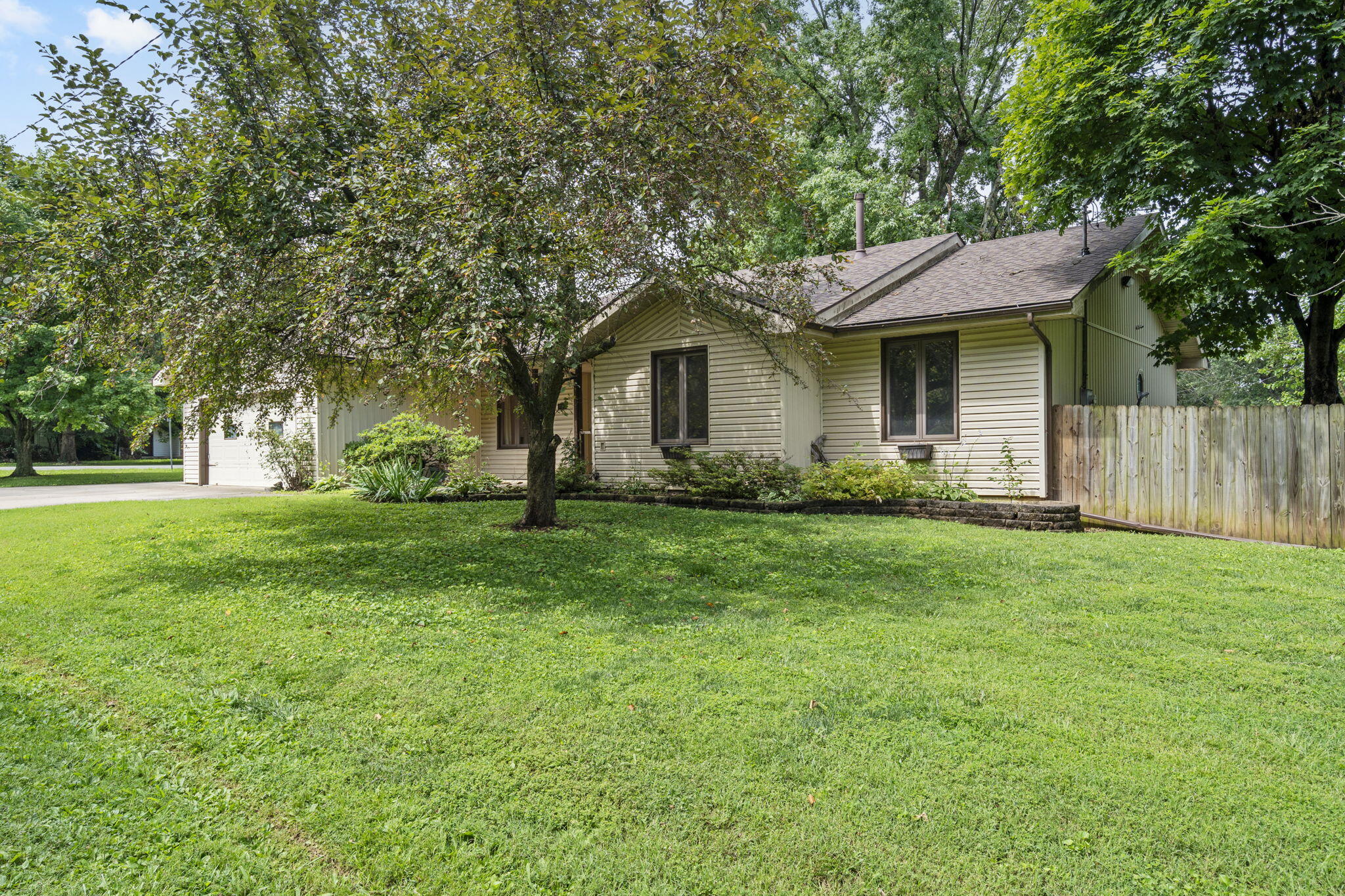1801 West Cherokee Street Property Photo 2