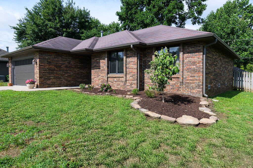 913 Fairway Court