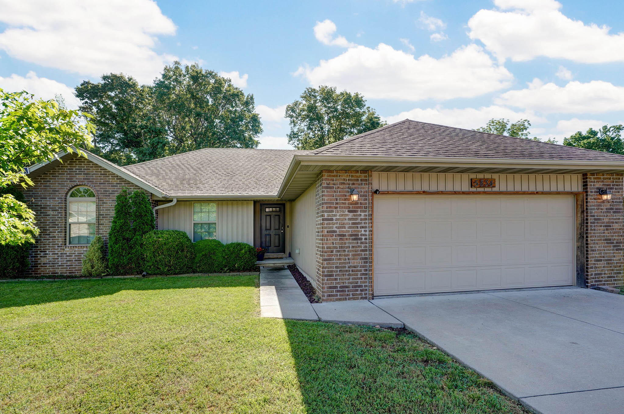 5834 Geranium Lane Property Photo 1