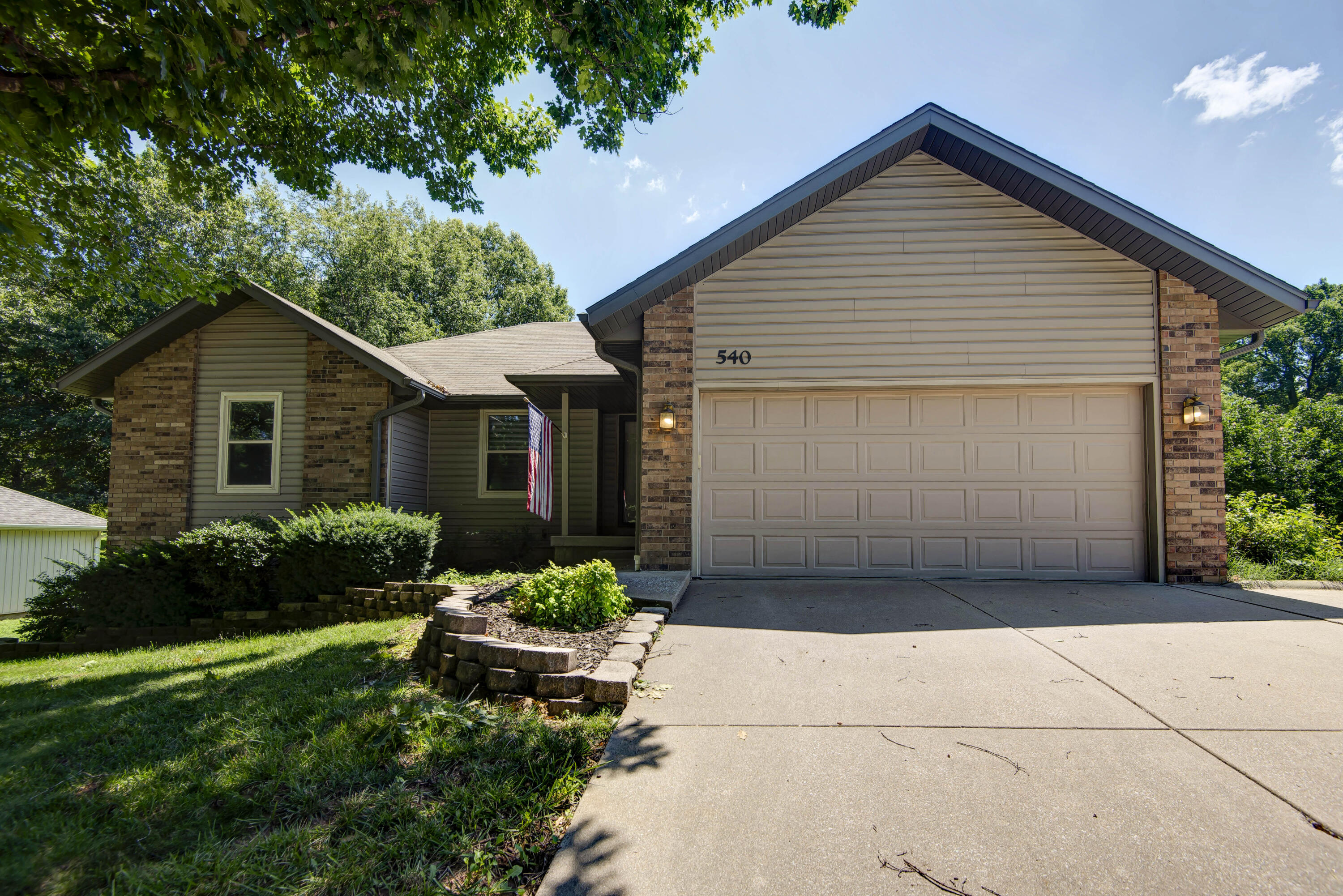 540 South Hickory Drive Property Photo 1