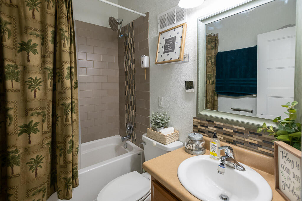 628 West Lynn Street Property Photo 26