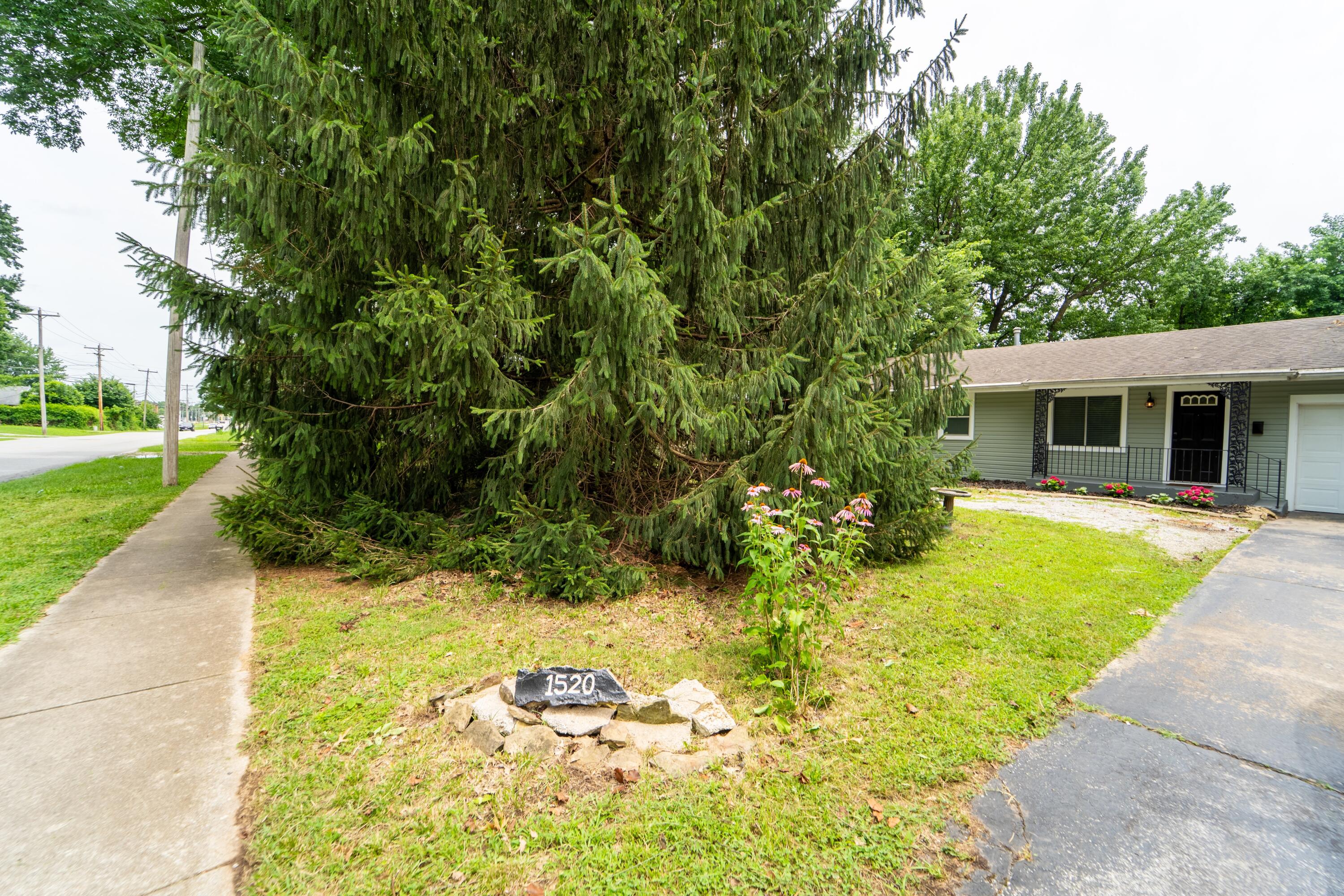 1520 East Seminole Street Property Photo 2