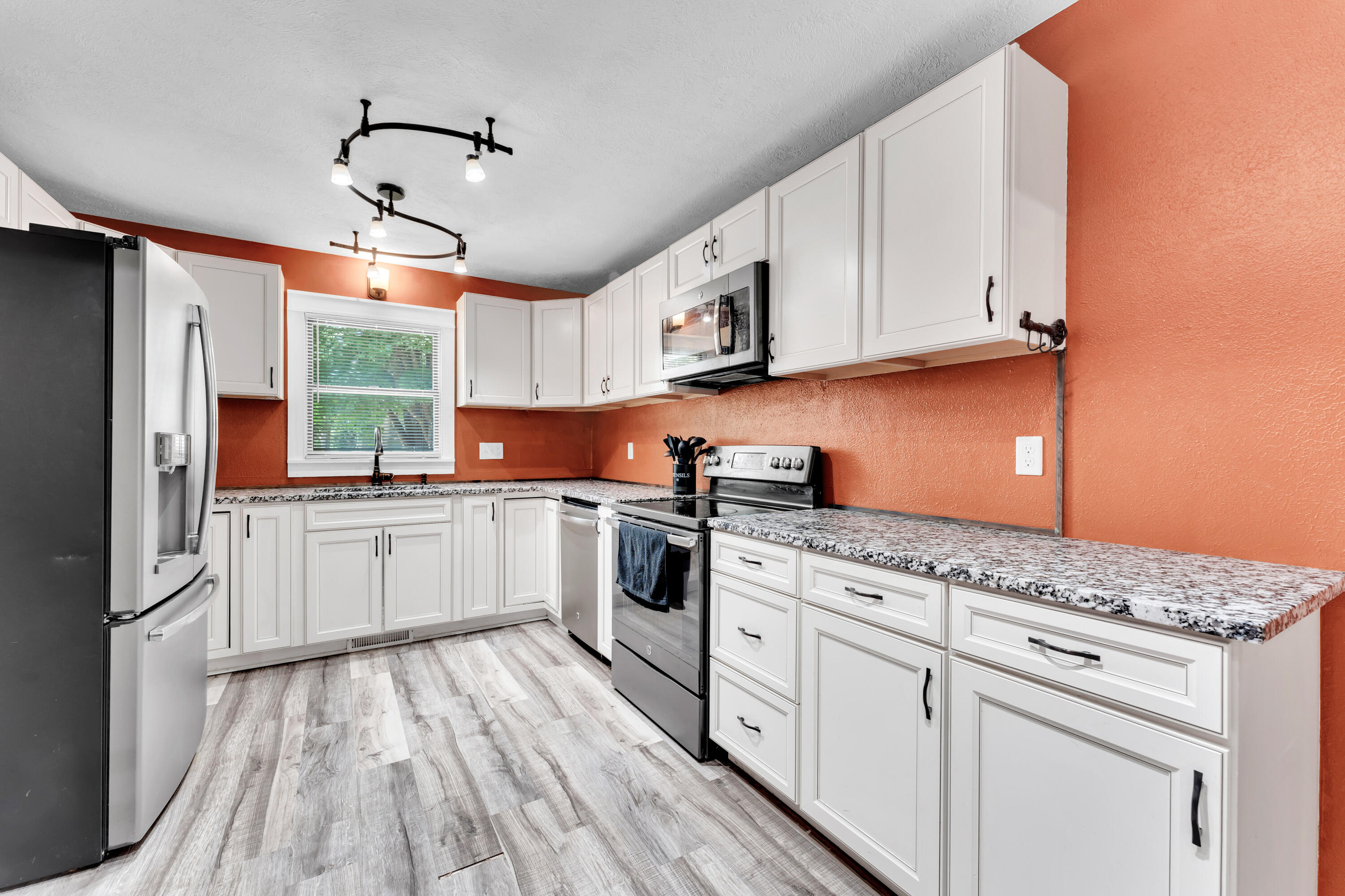 1604 East Sycamore Street Property Photo 8