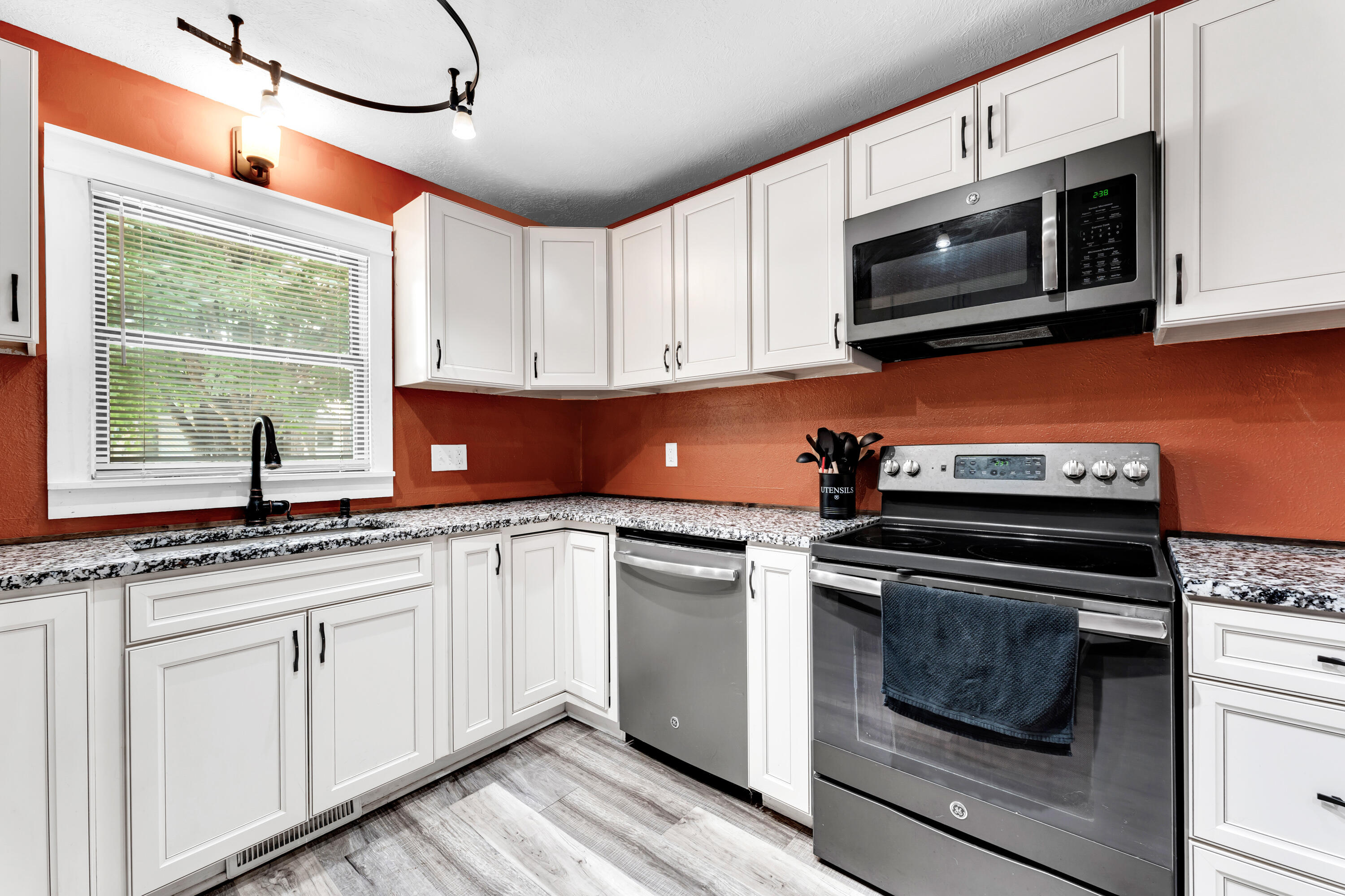 1604 East Sycamore Street Property Photo 9