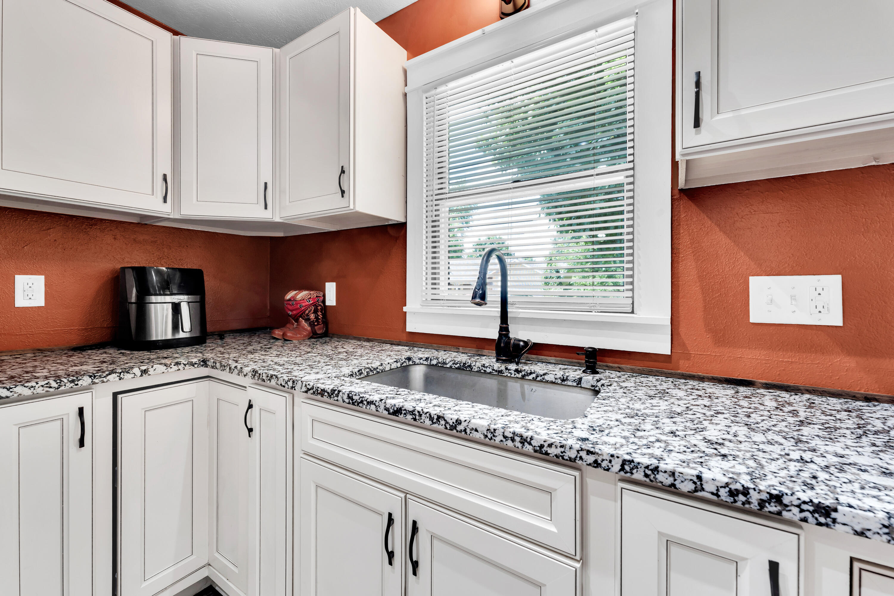 1604 East Sycamore Street Property Photo 10