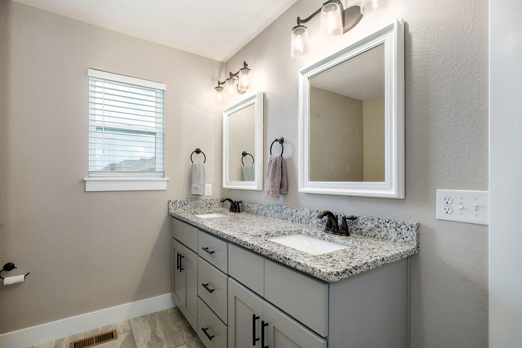 917 West Charlotte Street Property Photo 16