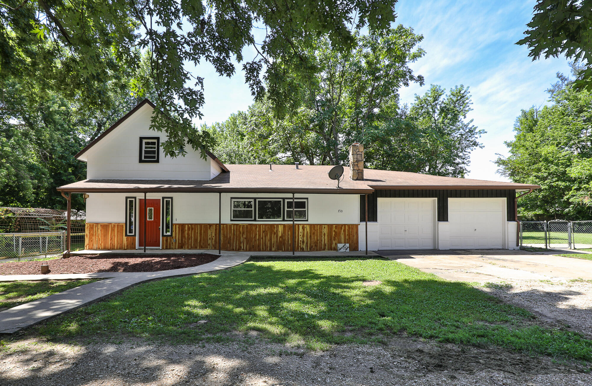 710 West Hughs Street Property Photo 1
