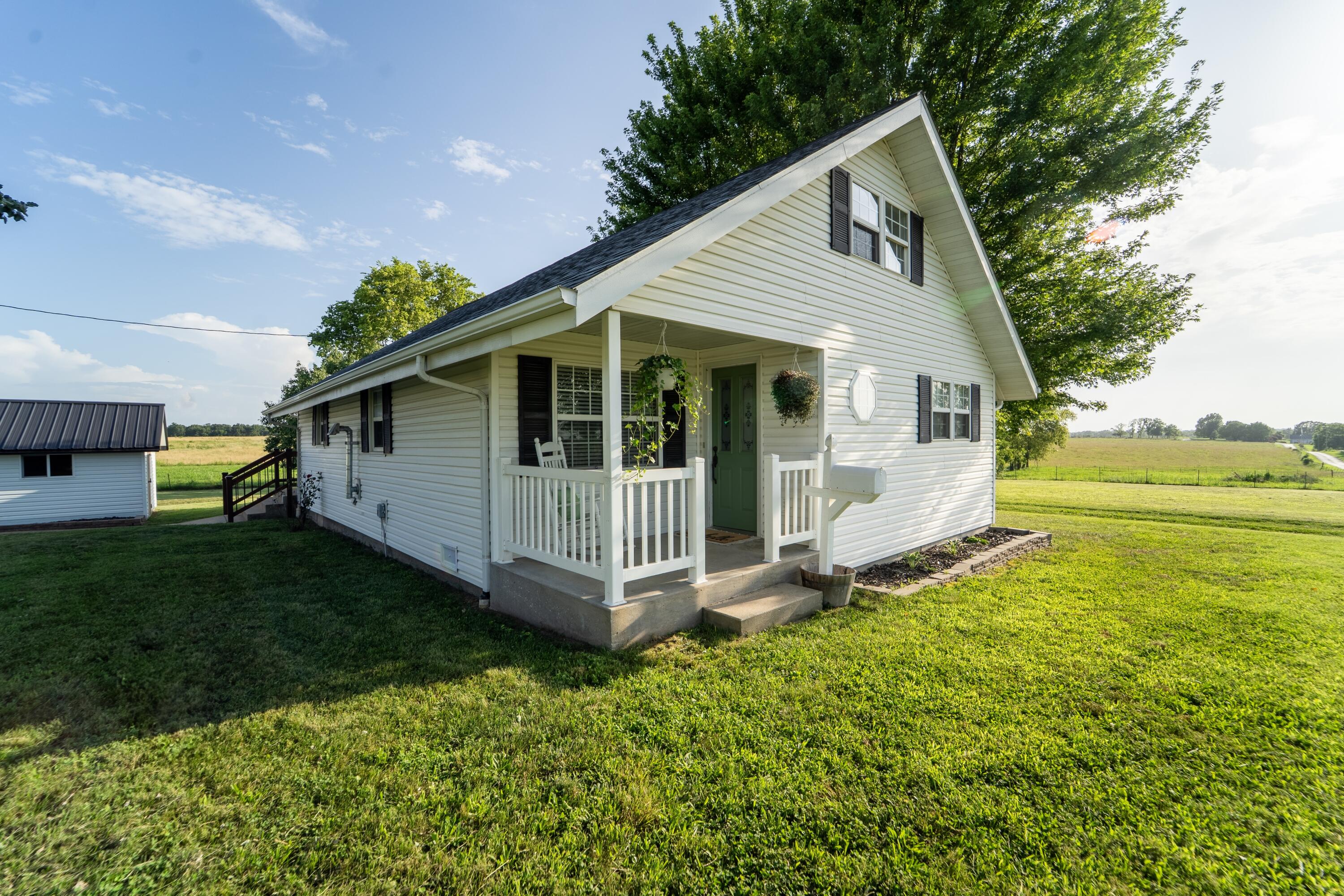 3311 Farm Road 2060 Property Photo 1