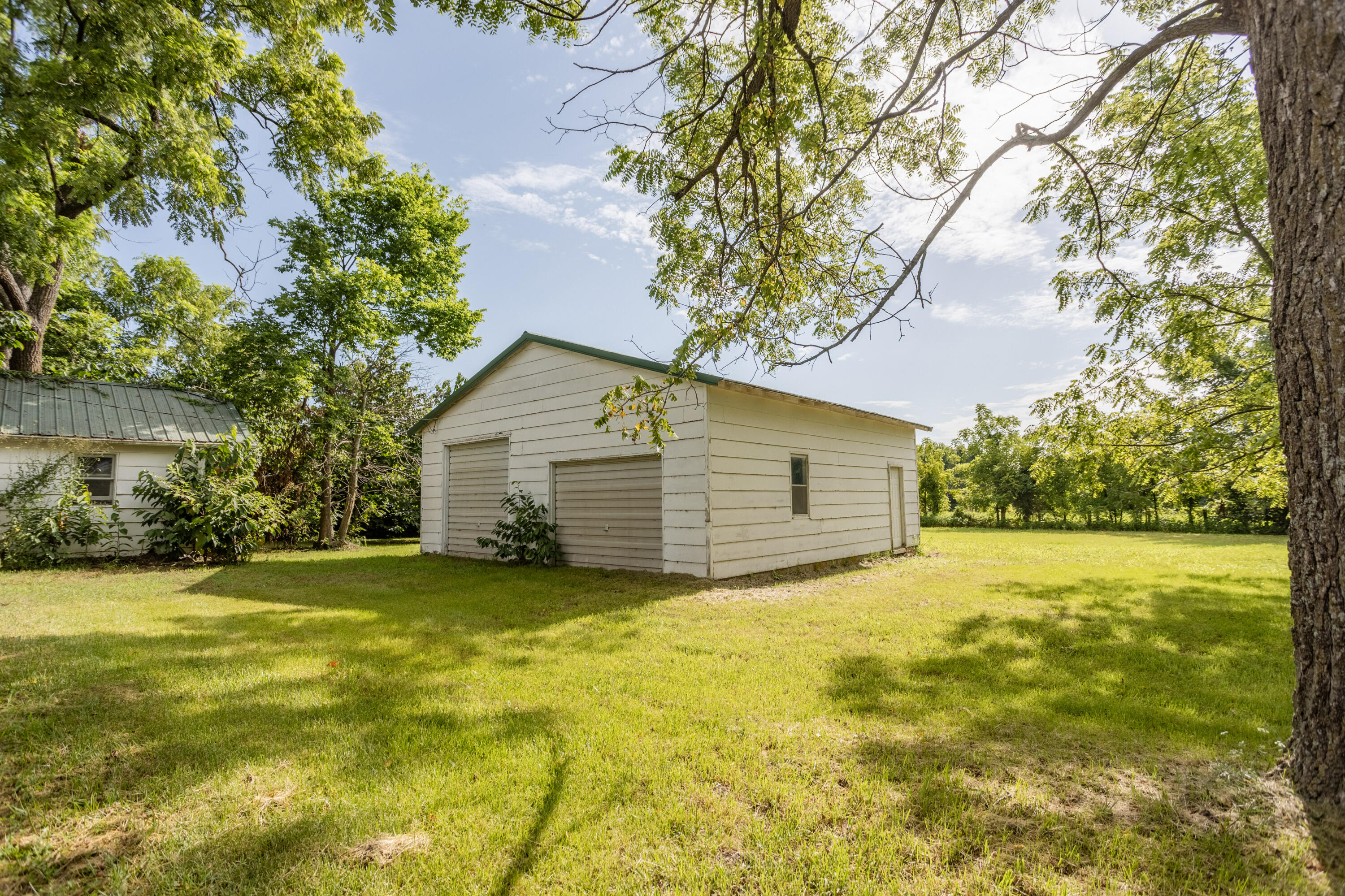 21402 Lawrence 2192 Property Photo 6