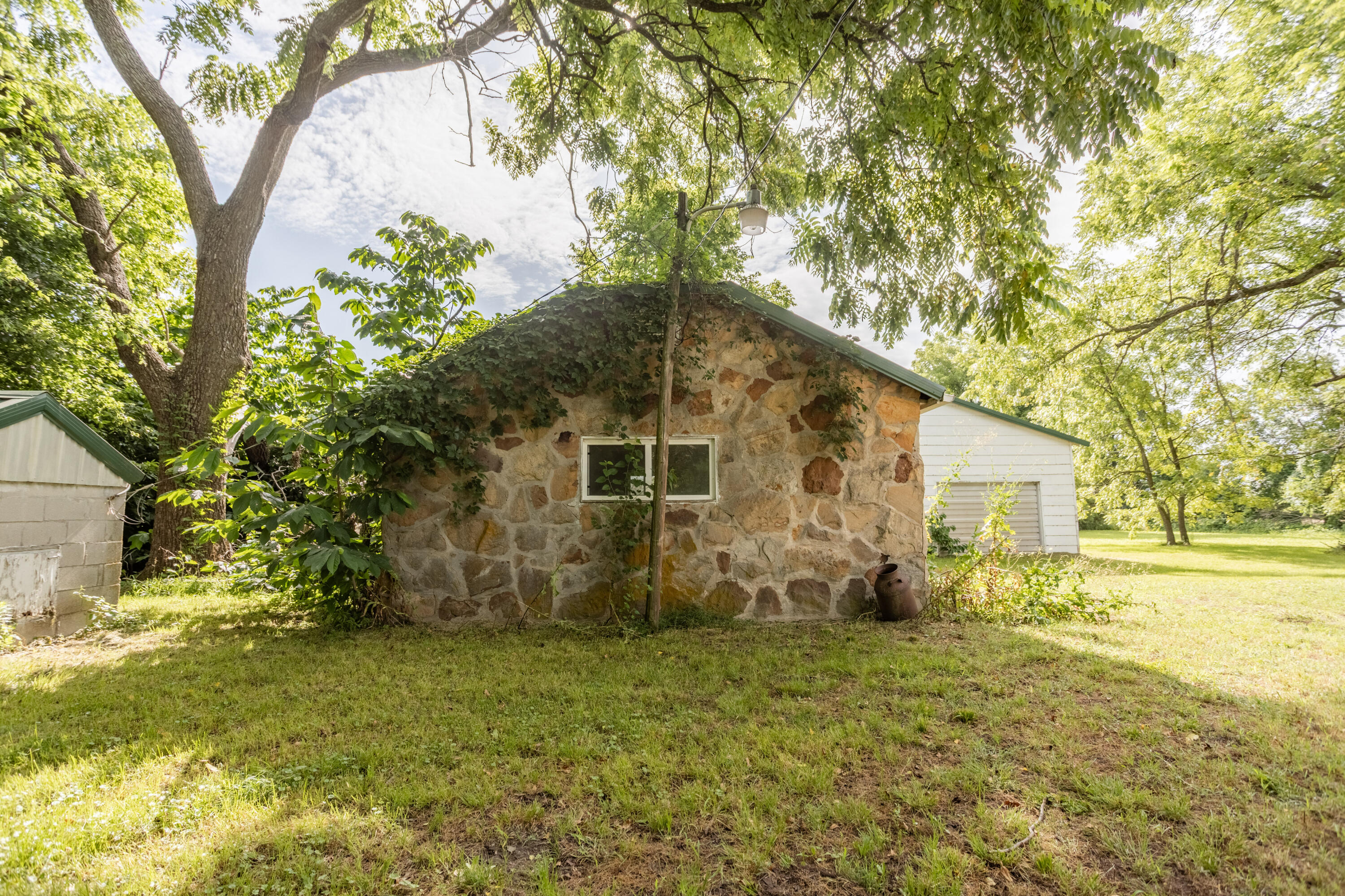 21402 Lawrence 2192 Property Photo 7