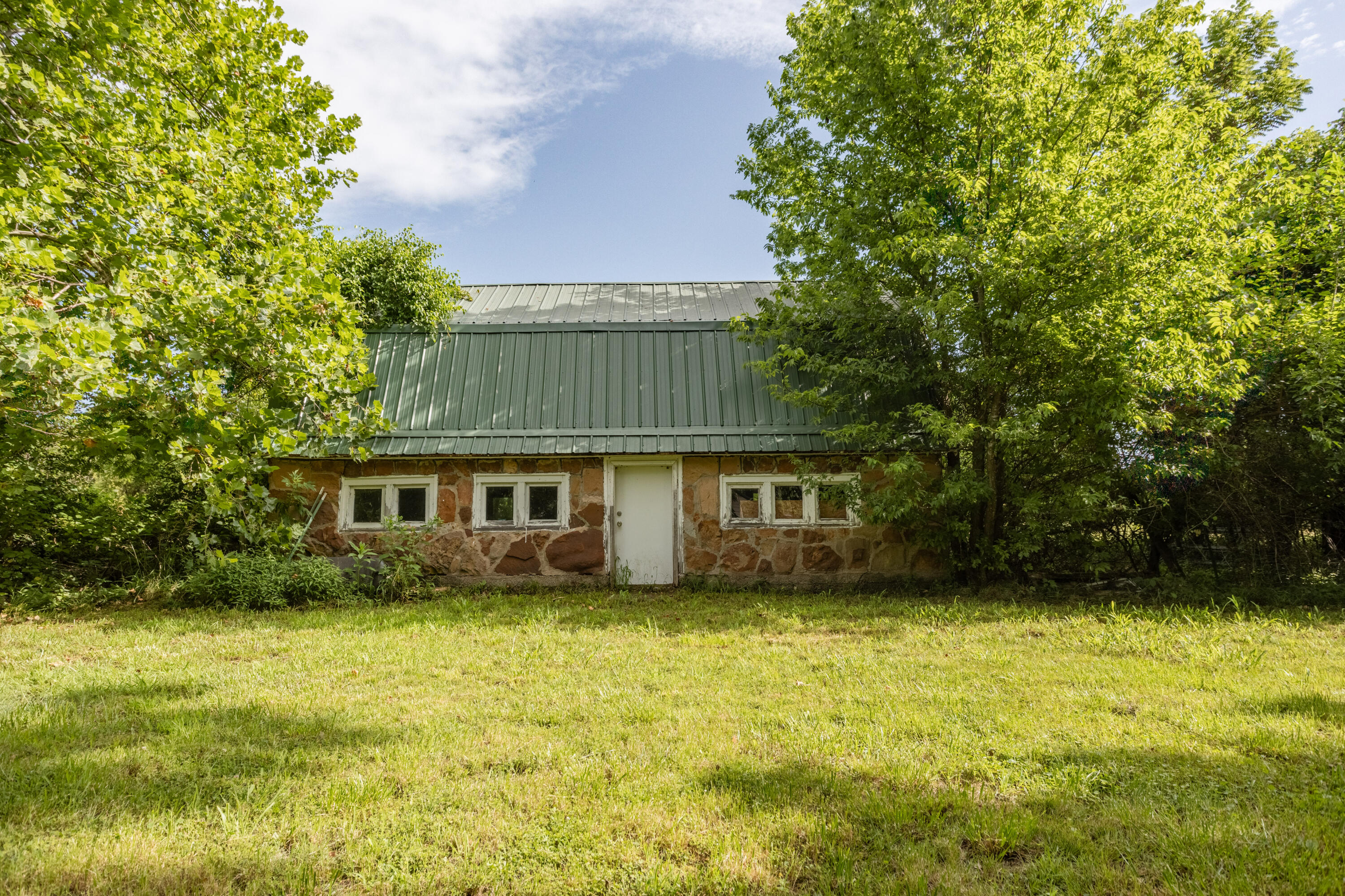 21402 Lawrence 2192 Property Photo 8