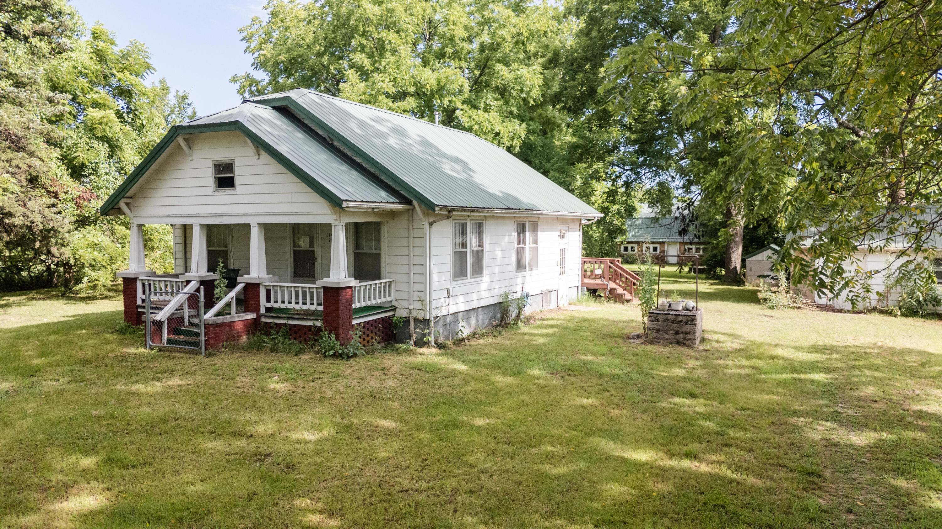 21402 Lawrence 2192 Property Photo 10