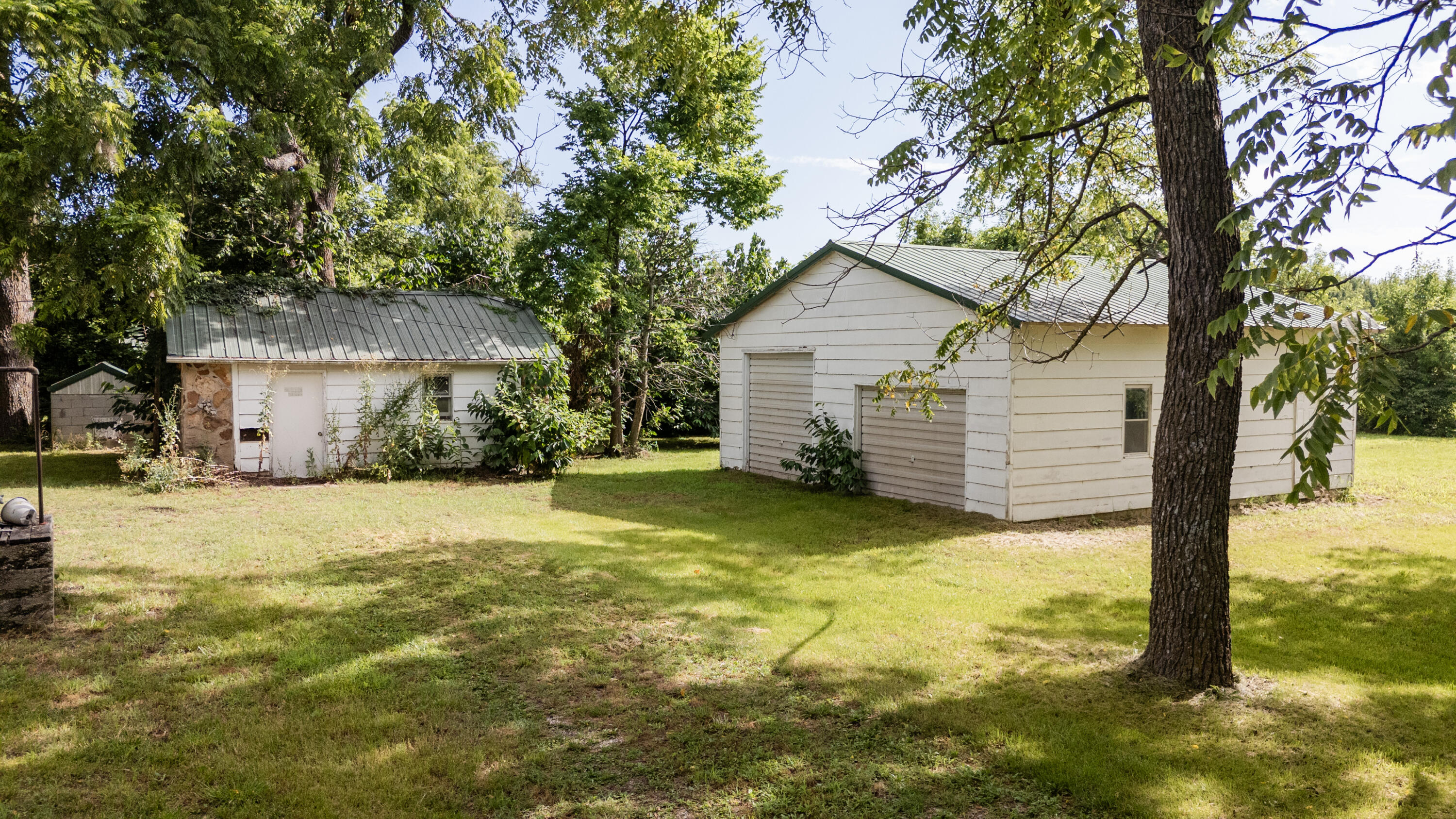 21402 Lawrence 2192 Property Photo 11