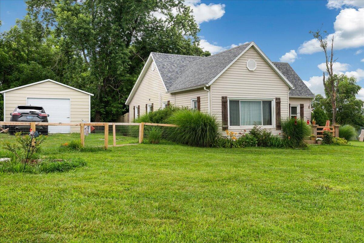 1188 Emerald Road Property Photo 2