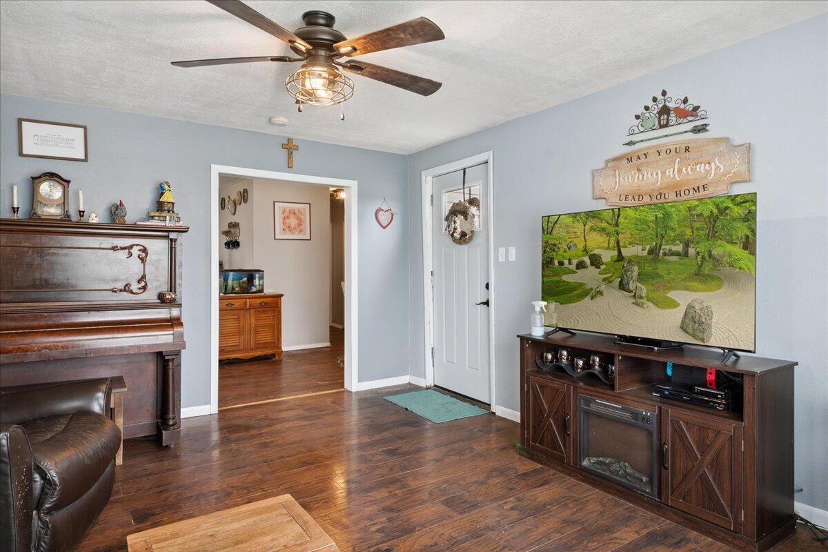 1188 Emerald Road Property Photo 5