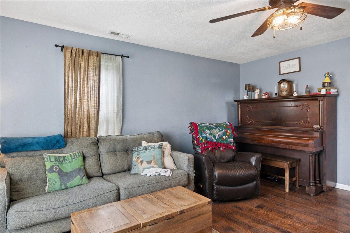 1188 Emerald Road Property Photo 6