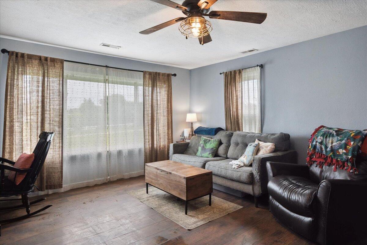 1188 Emerald Road Property Photo 7