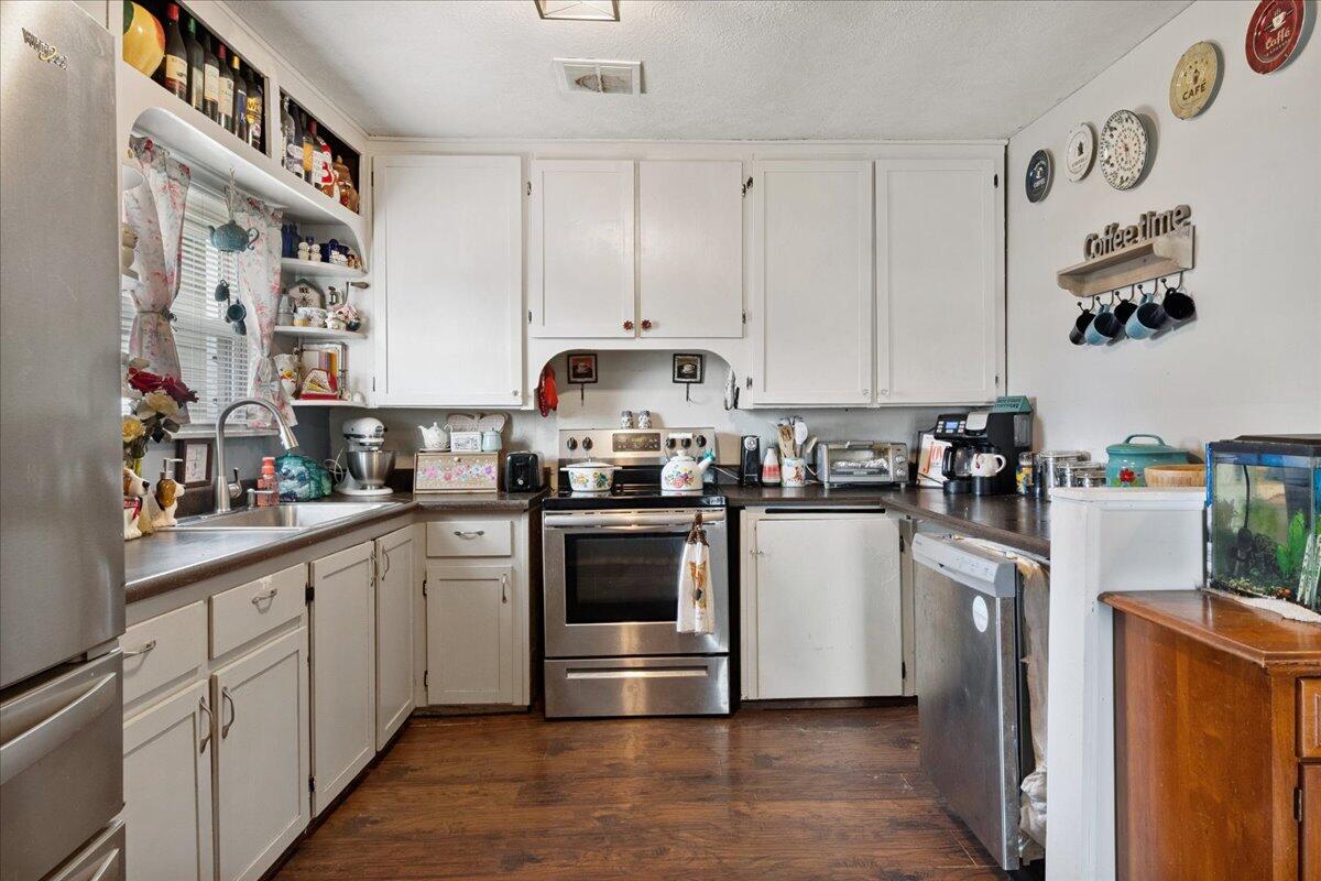 1188 Emerald Road Property Photo 10