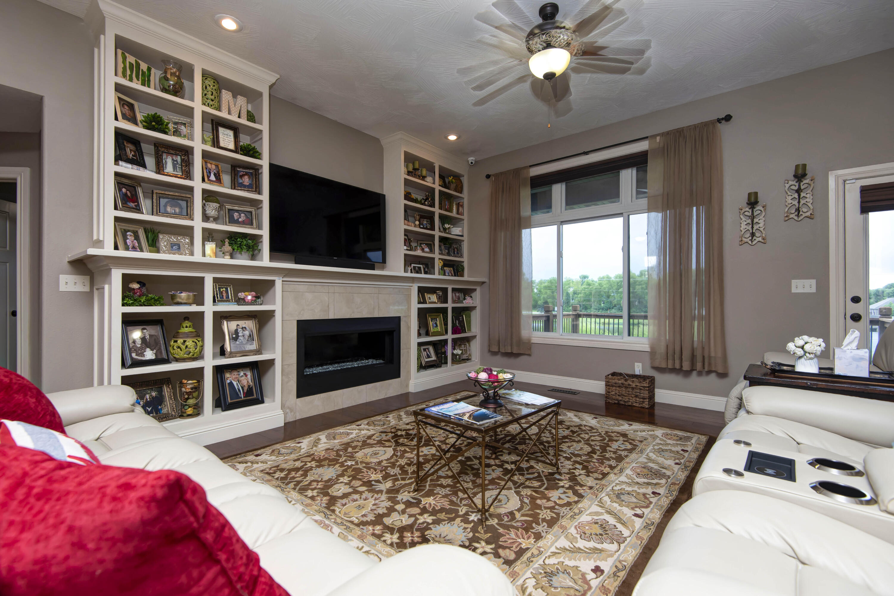 4604 East Kentbrook Drive Property Photo 6