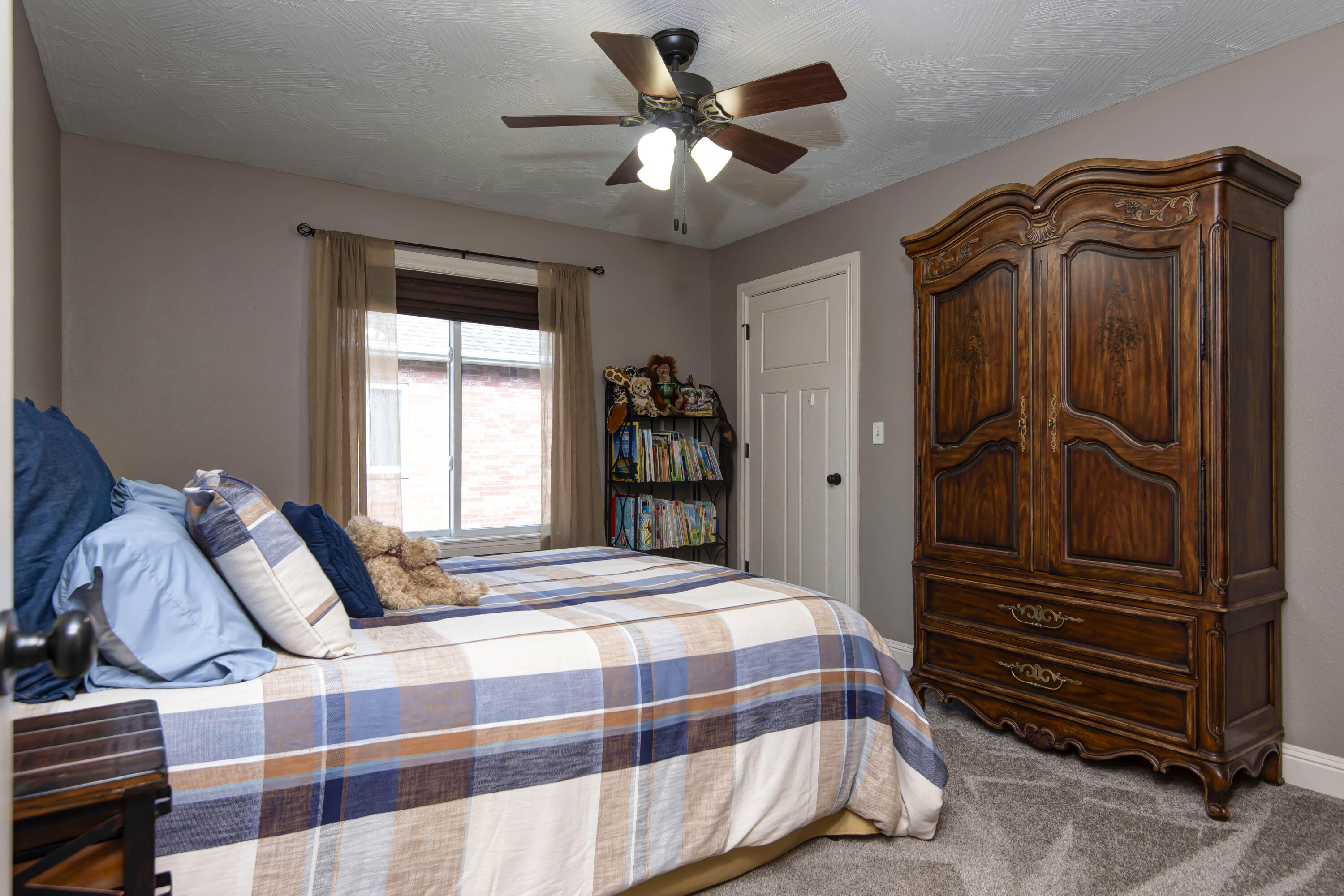 4604 East Kentbrook Drive Property Photo 27