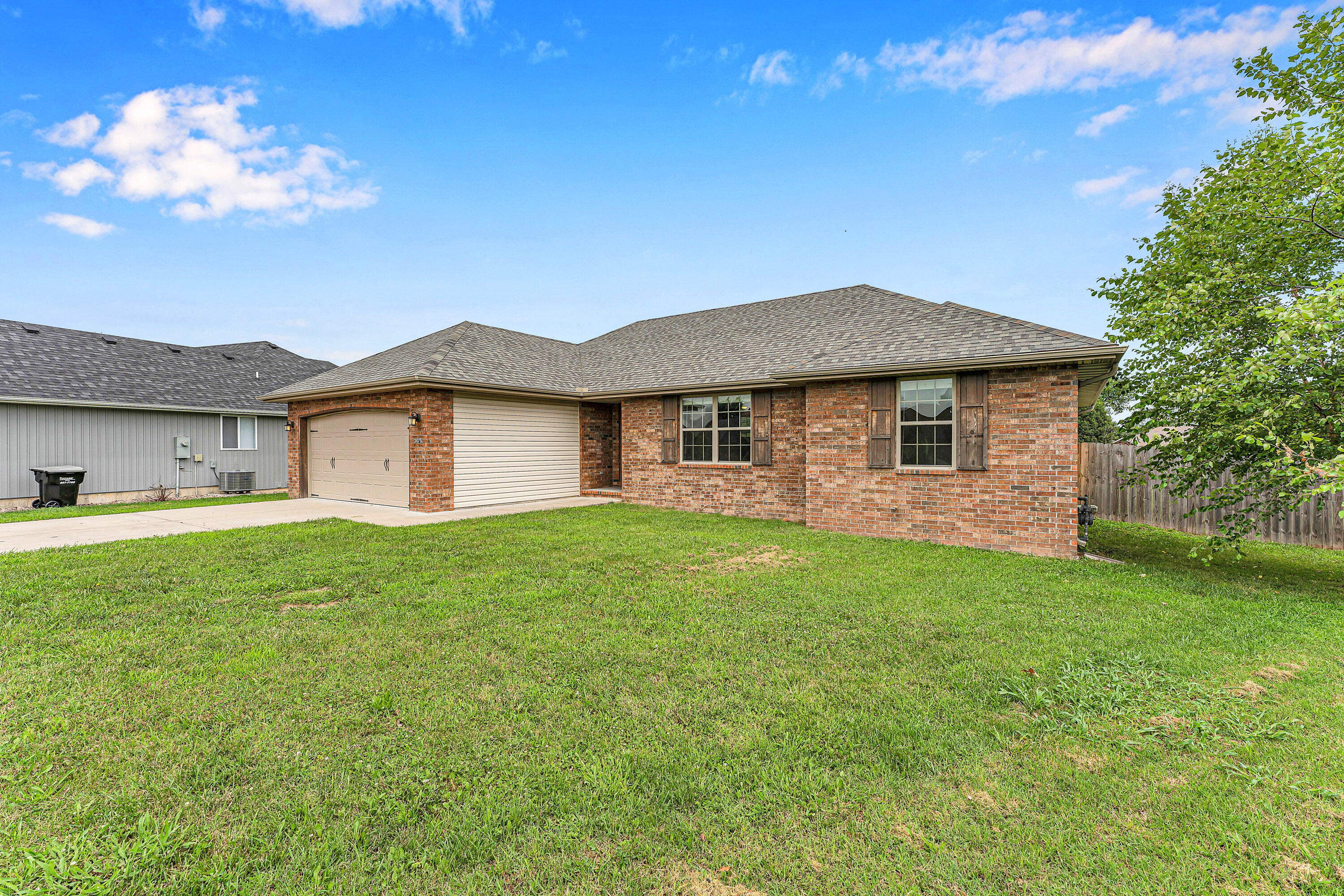 3075 East Colonial Court Property Photo 2