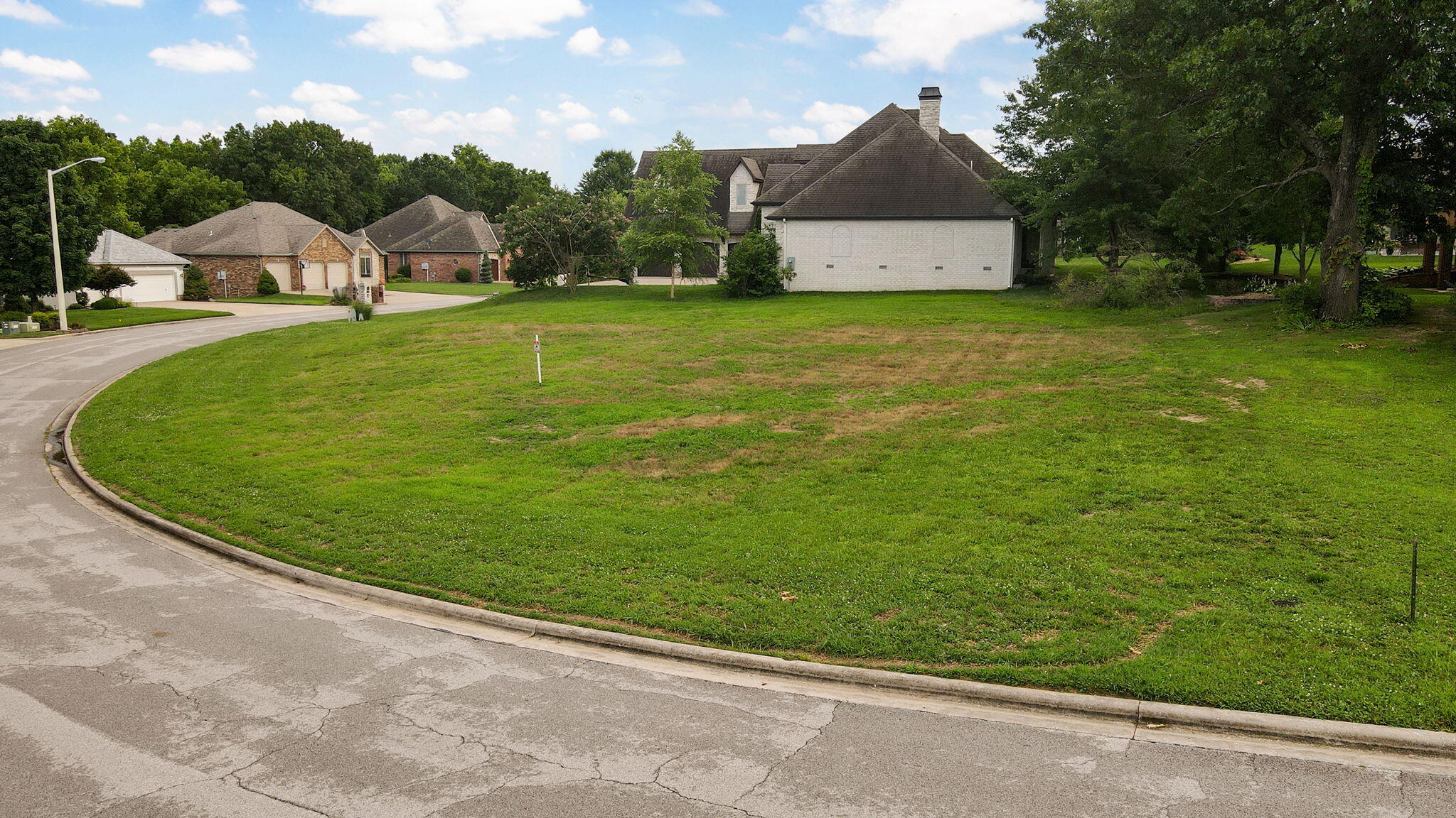 8302 Rolling Hills Drive Property Photo 2