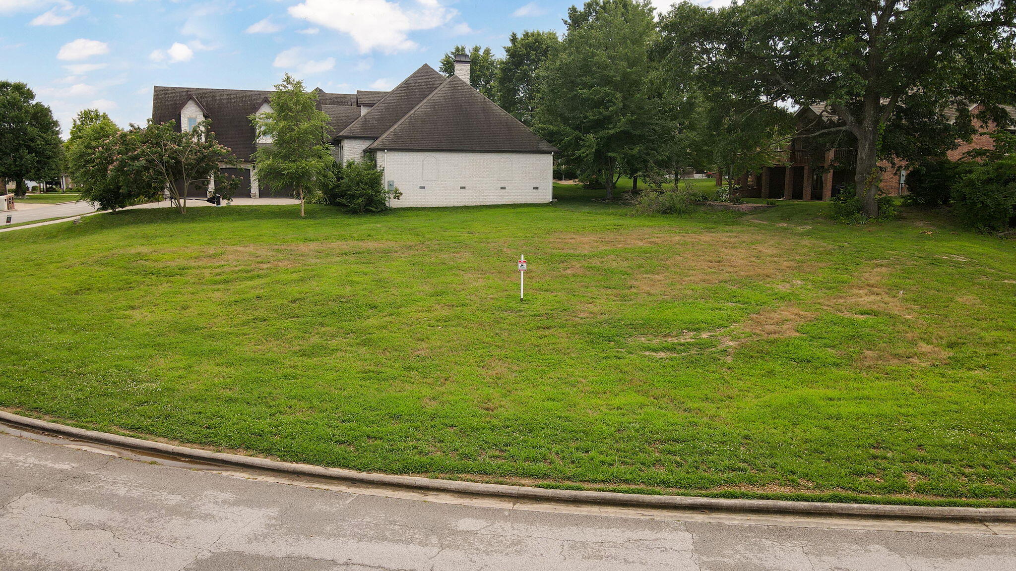 8302 Rolling Hills Drive Property Photo 3