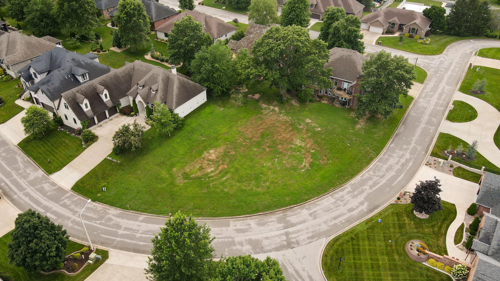 8302 Rolling Hills Drive Property Photo 6