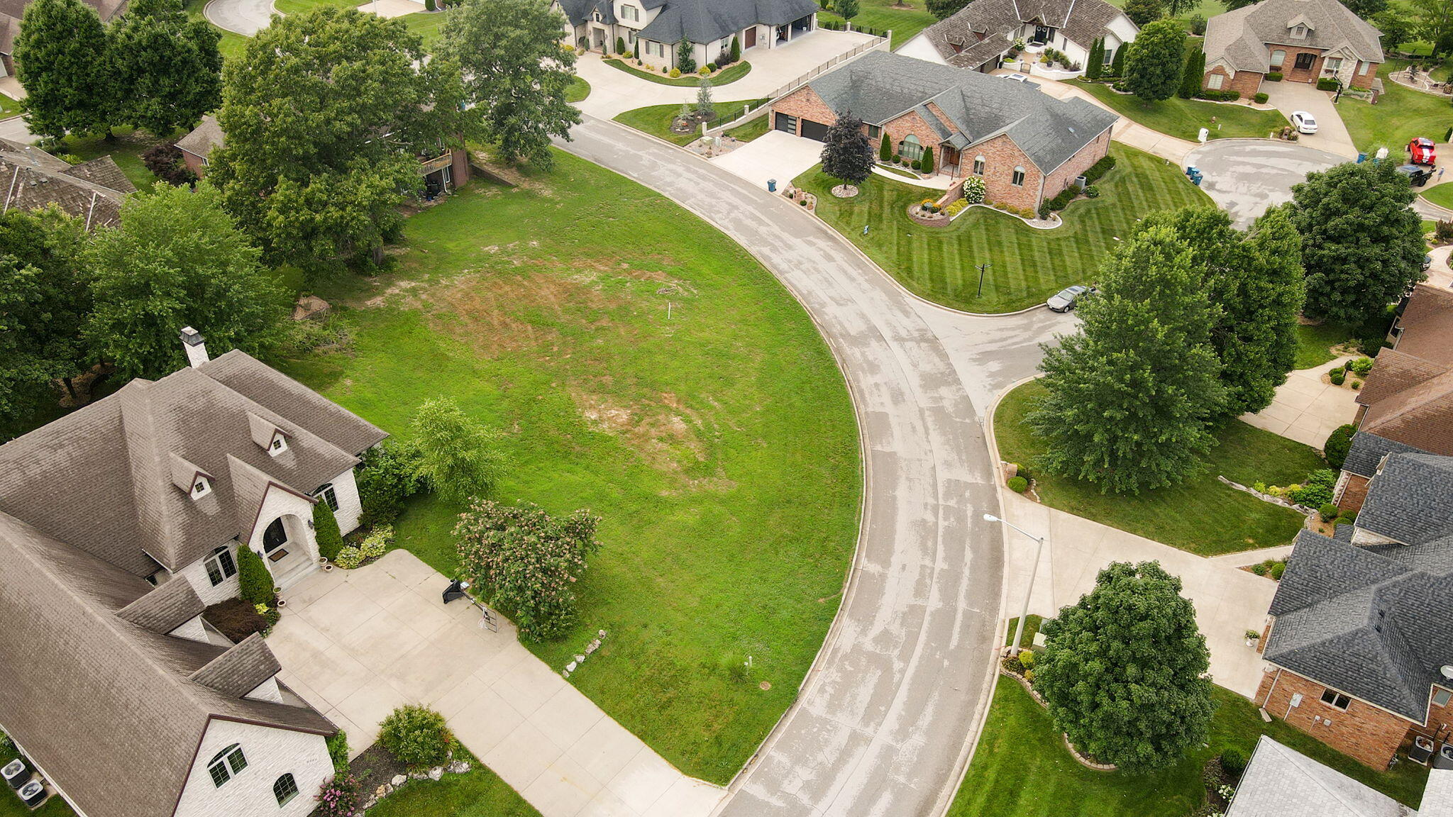 8302 Rolling Hills Drive Property Photo 10