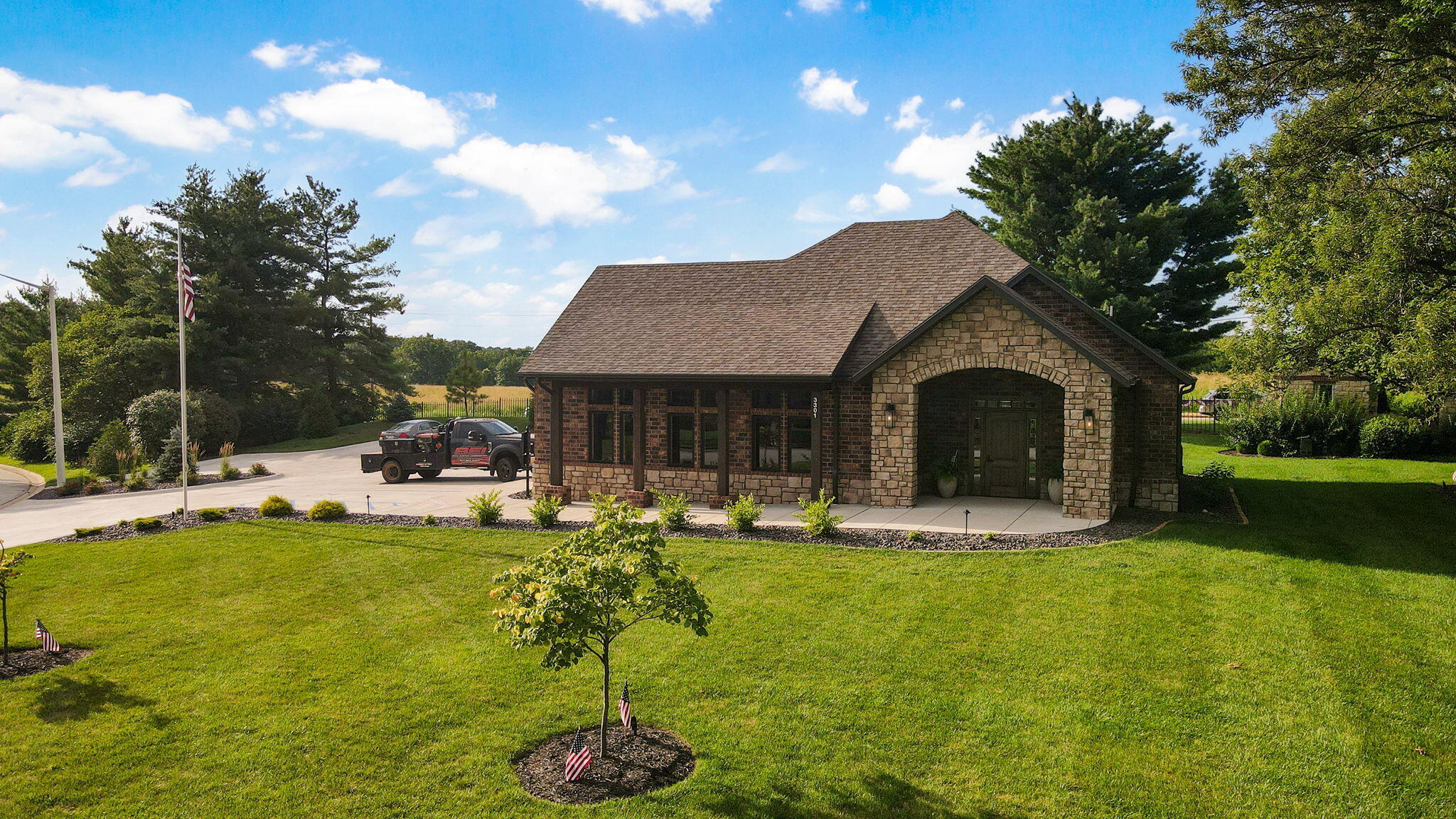 8302 Rolling Hills Drive Property Photo 14