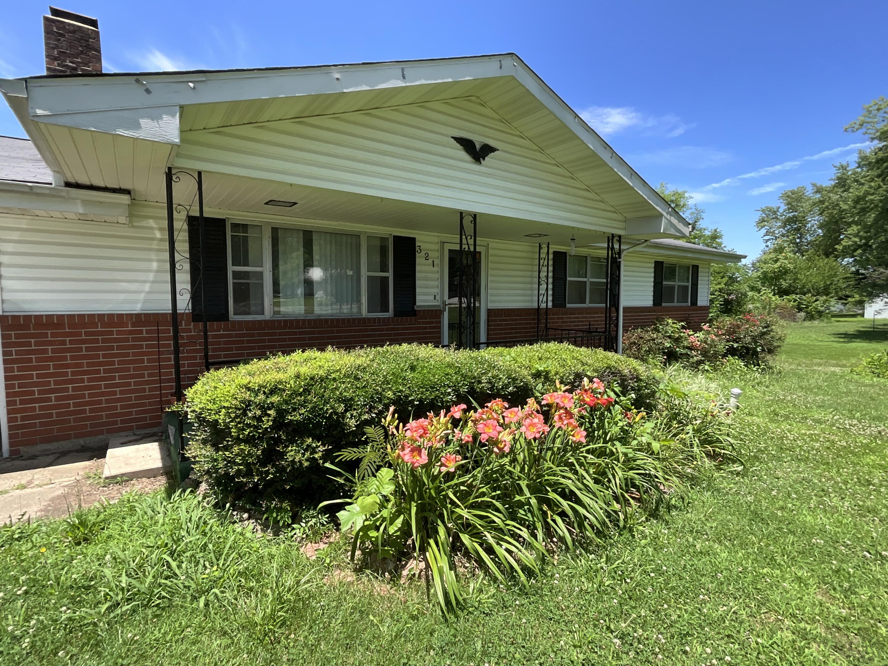 321 Walker Street Property Photo 1