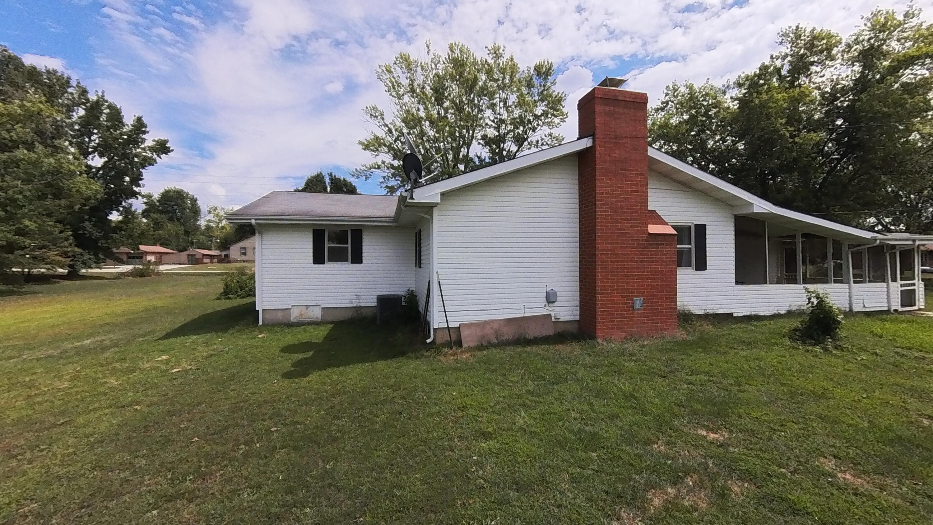 321 Walker Street Property Photo 4