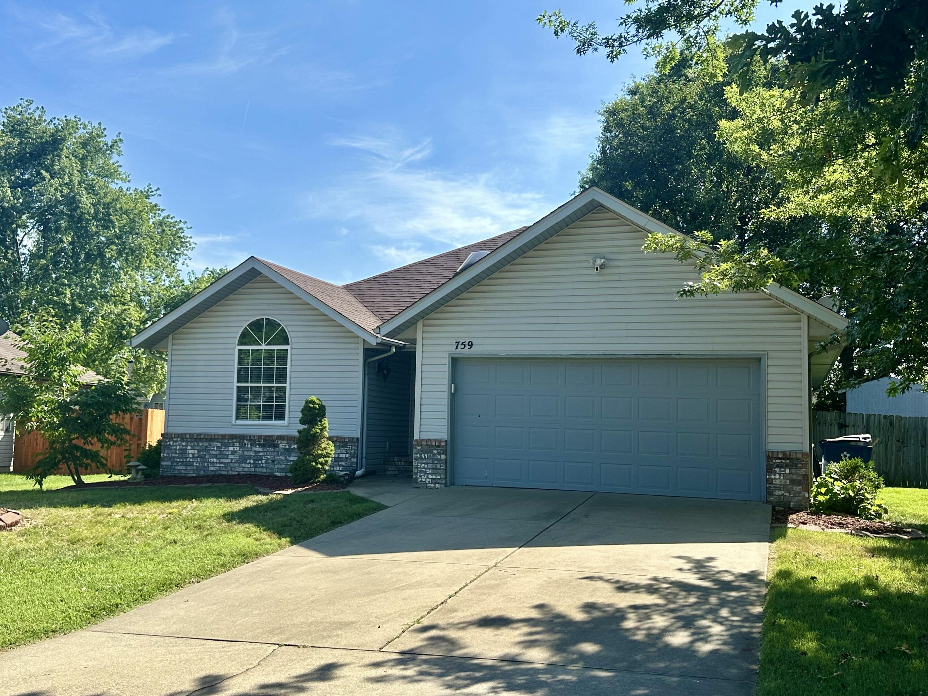 759 South Troy Avenue Property Photo 1