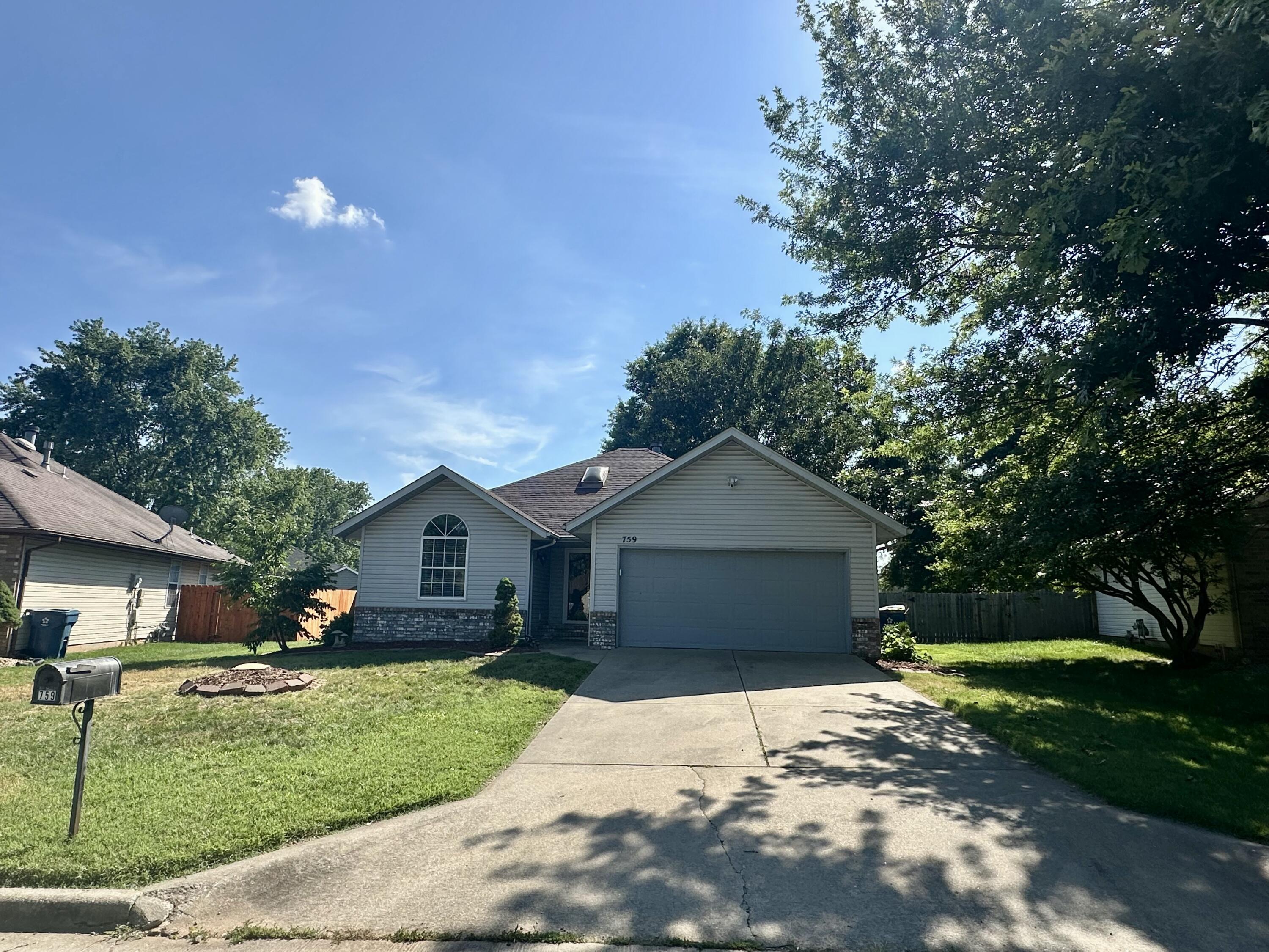759 South Troy Avenue Property Photo 2