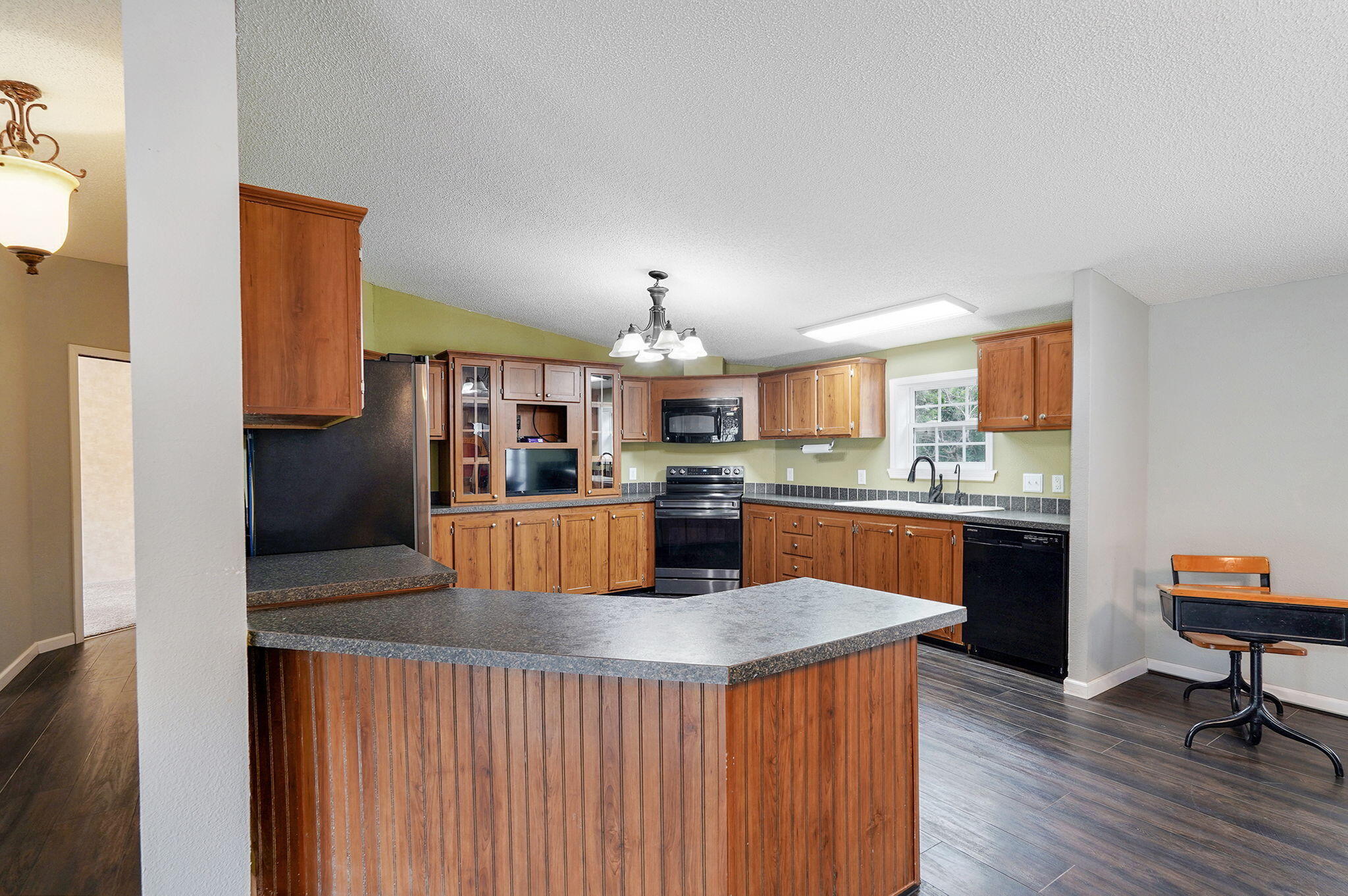 23214 State Highway 174 Property Photo 9