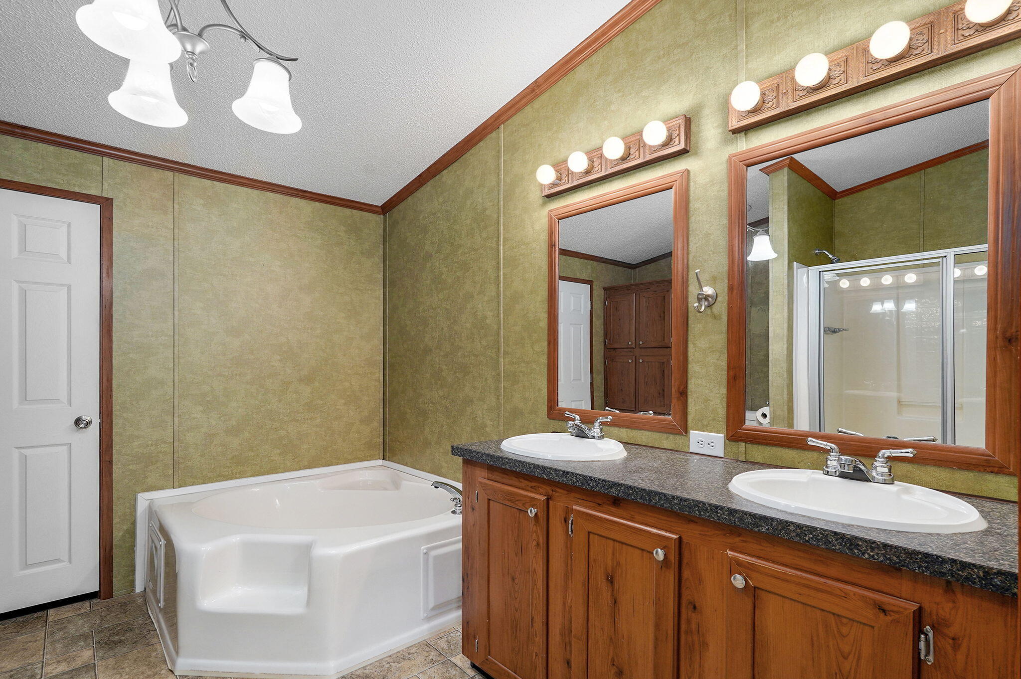 23214 State Highway 174 Property Photo 14