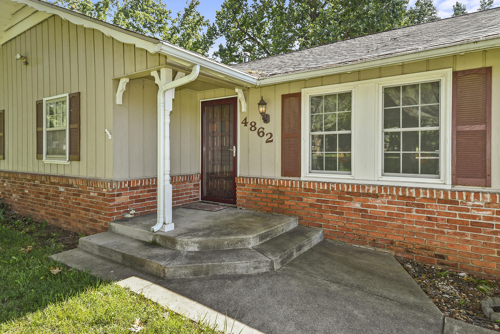 4862 South Fremont Avenue Property Photo 4