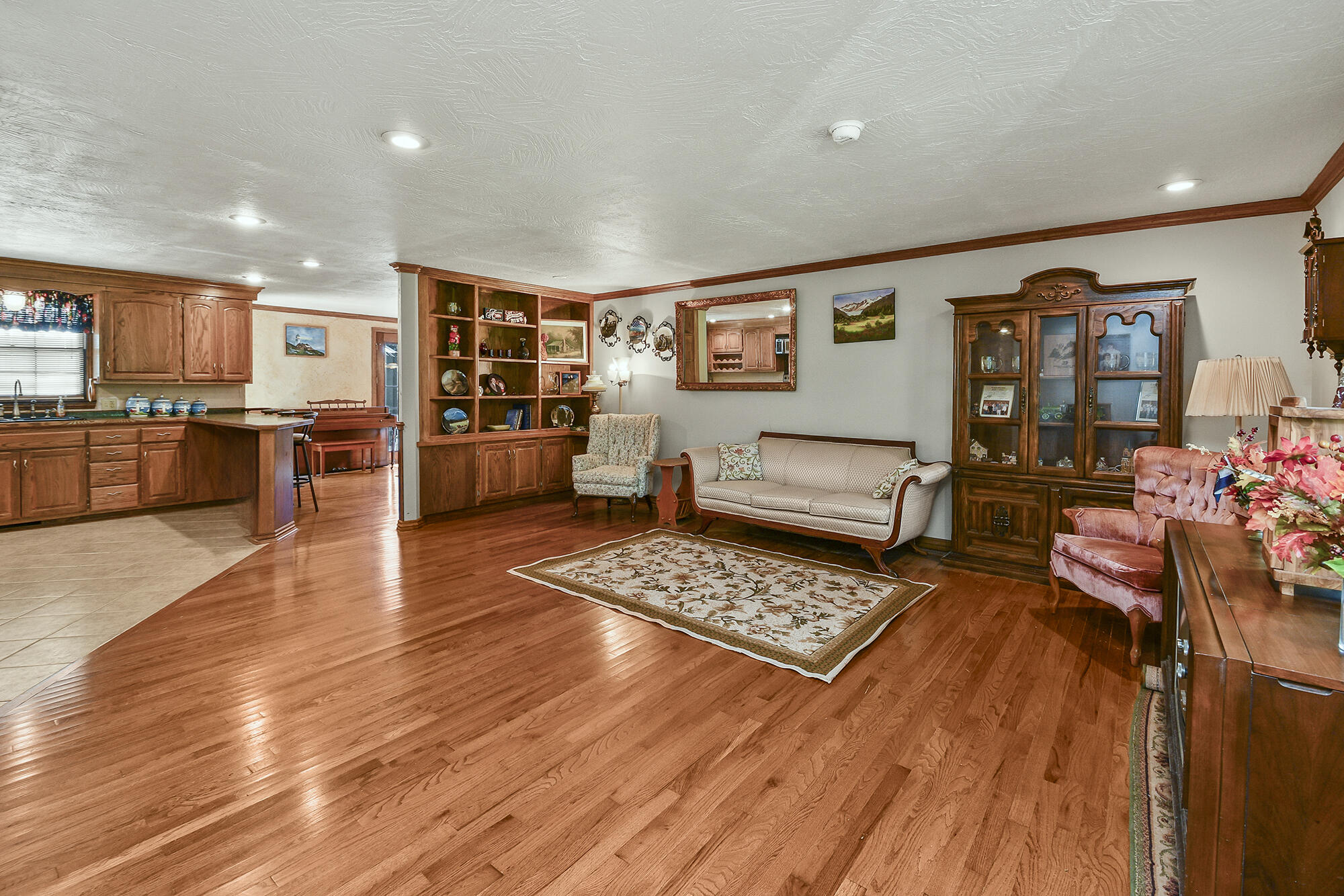 4862 South Fremont Avenue Property Photo 5