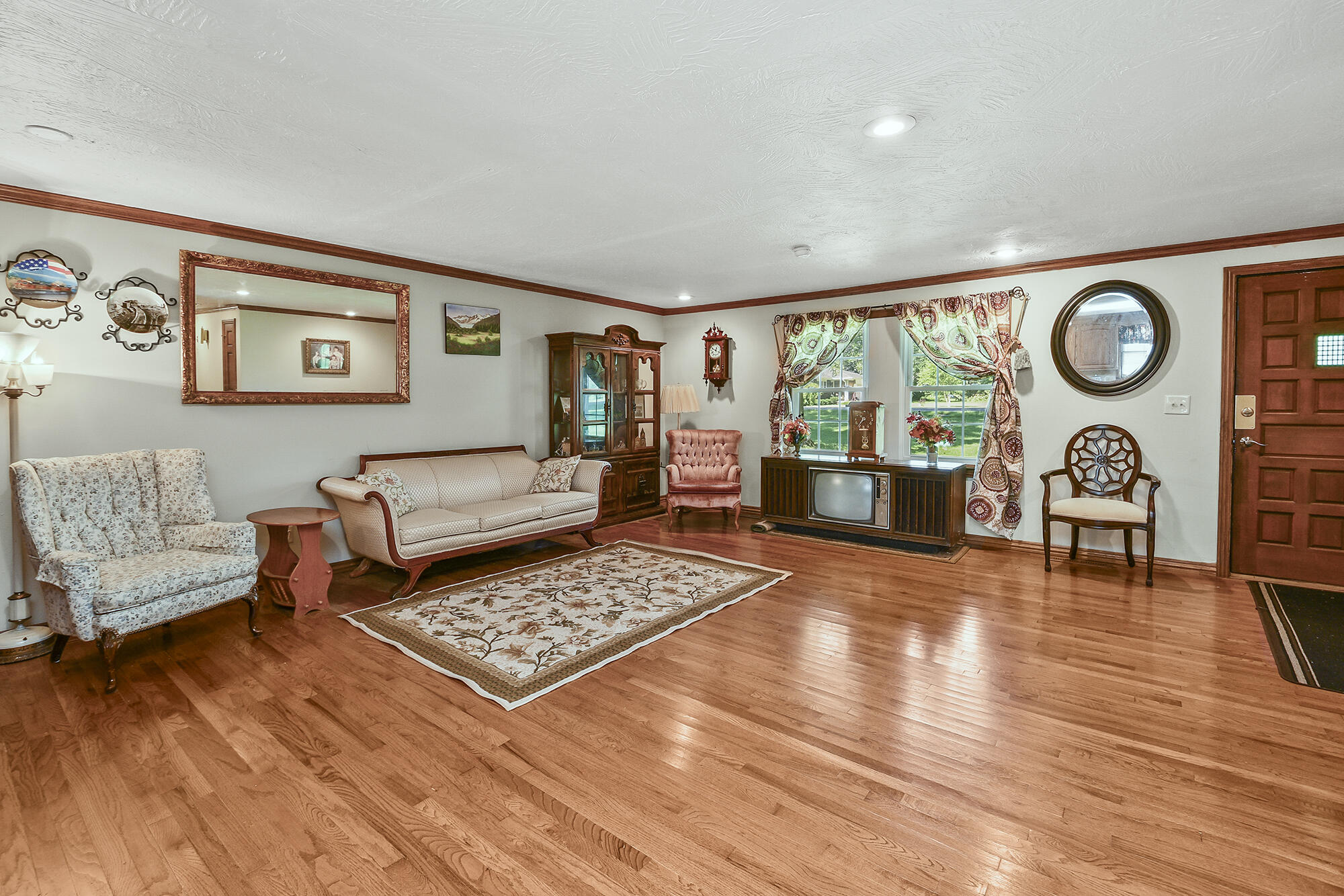 4862 South Fremont Avenue Property Photo 6