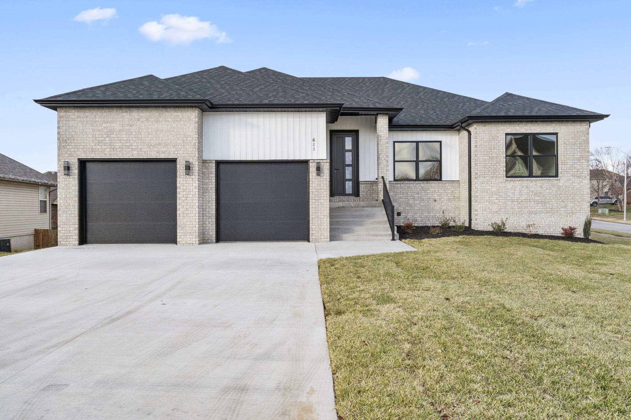 611 West Bridgewood Court Property Photo 1