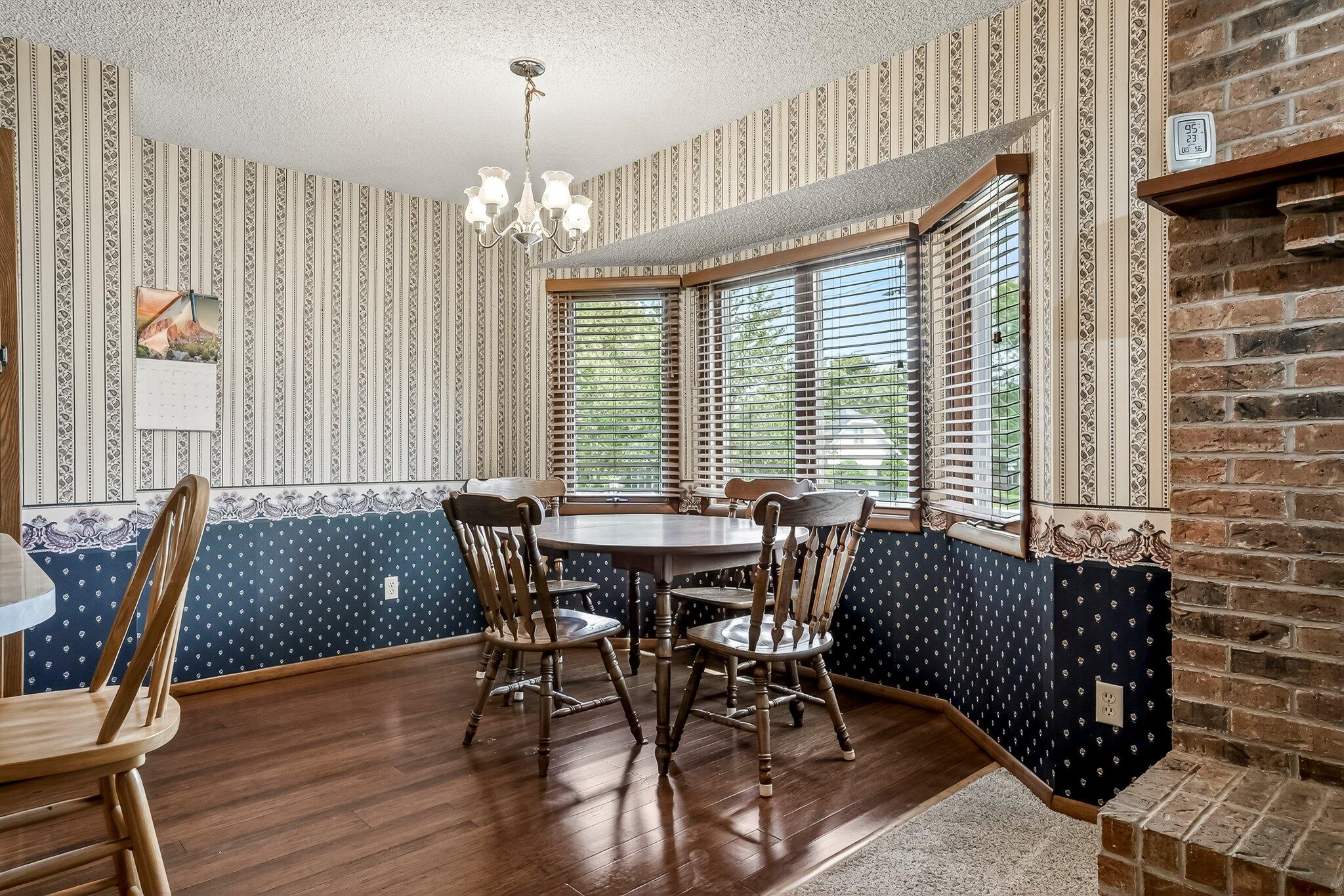 2812 East Linwood Street Property Photo 5